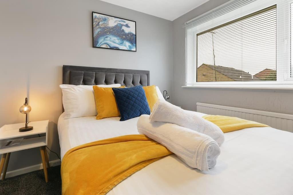Three-Bedroom House photo 2