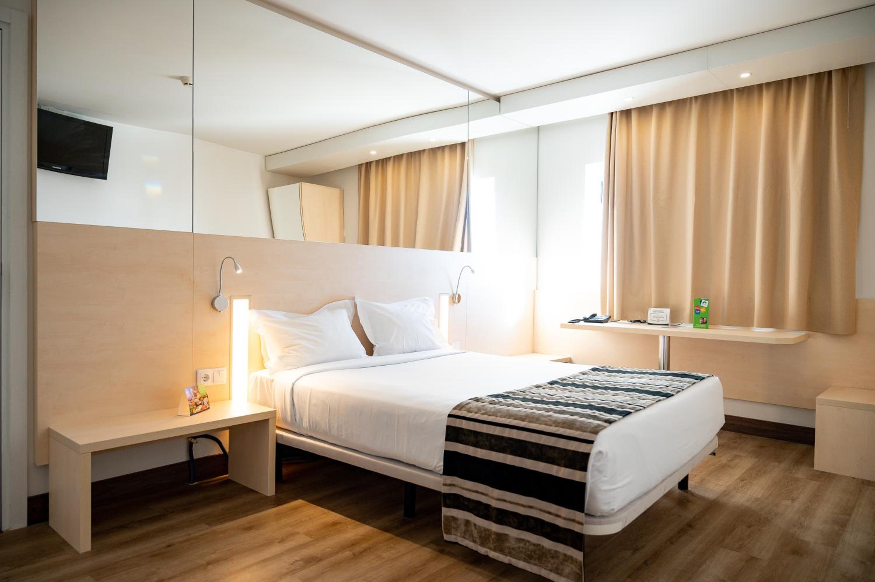 Superior Double Room - Photo 2
