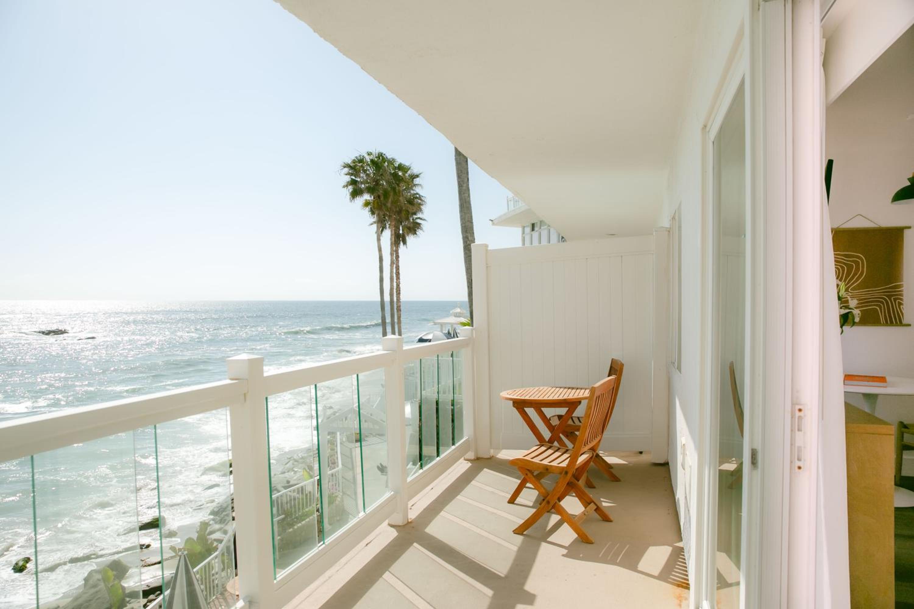Queen Room with Two Queen Beds - Beach Front - Photo 4