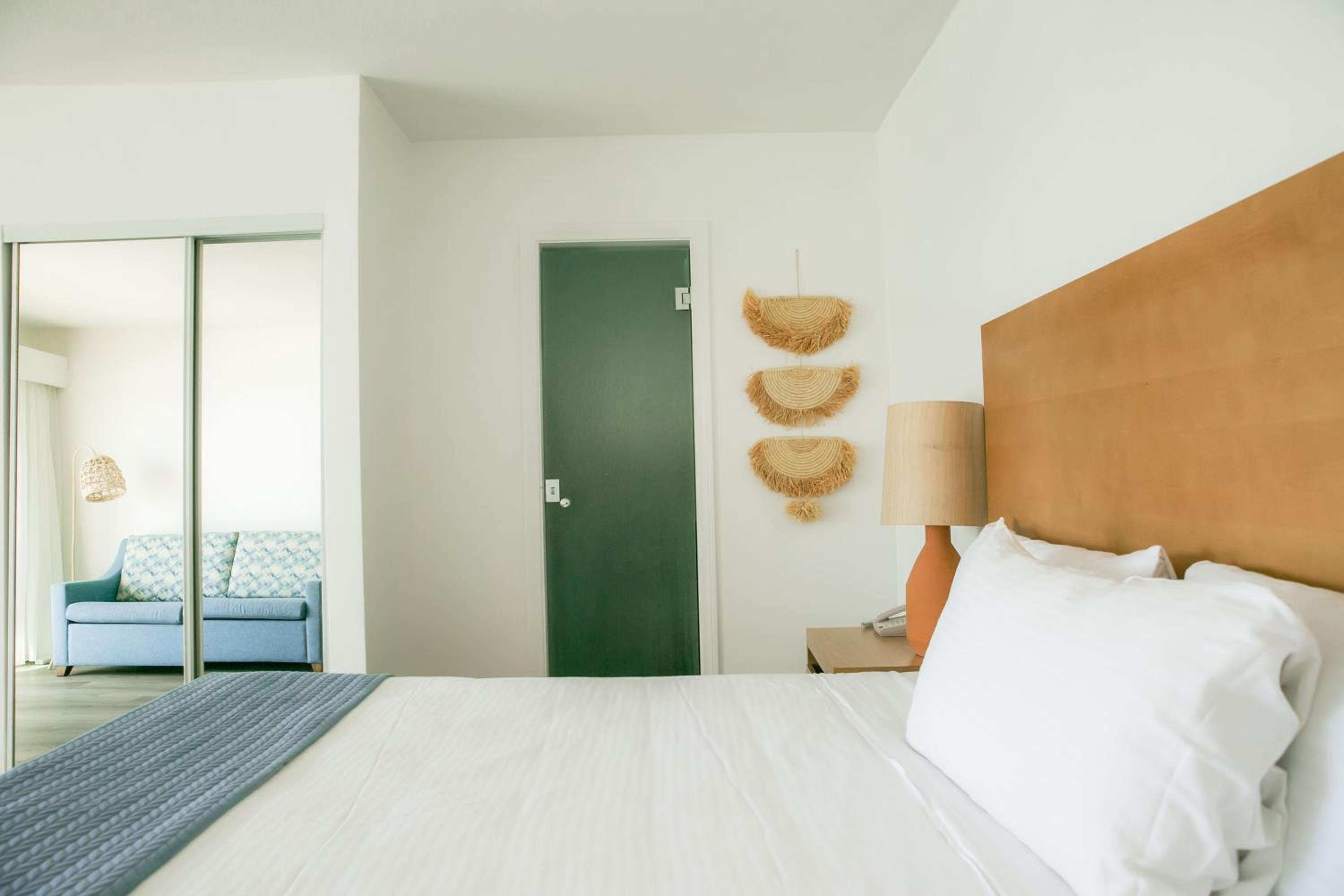 King Room with Sofa Sleeper - Beach Front  - Photo 8