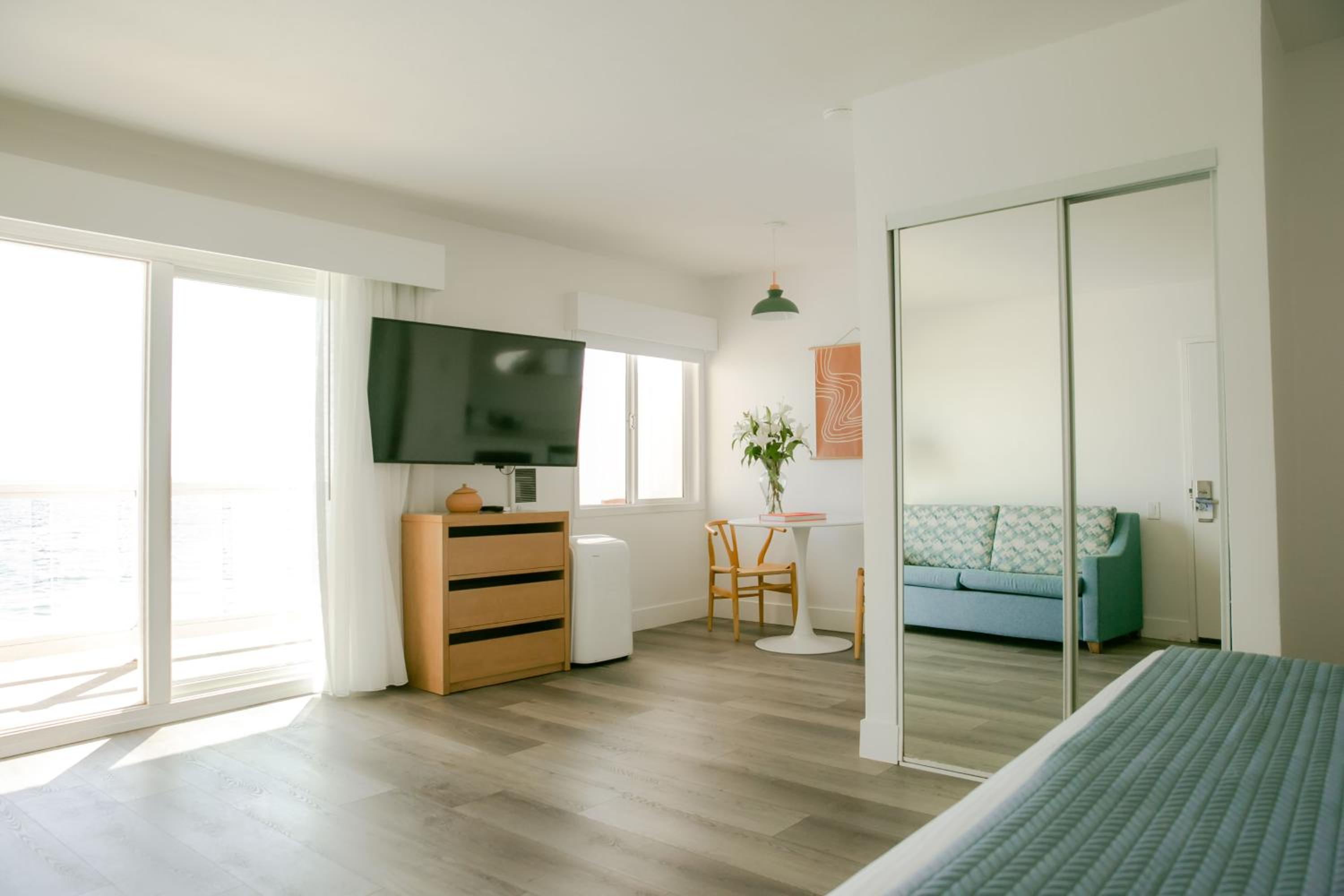 King Room with Sofa Sleeper - Beach Front  - Photo 3