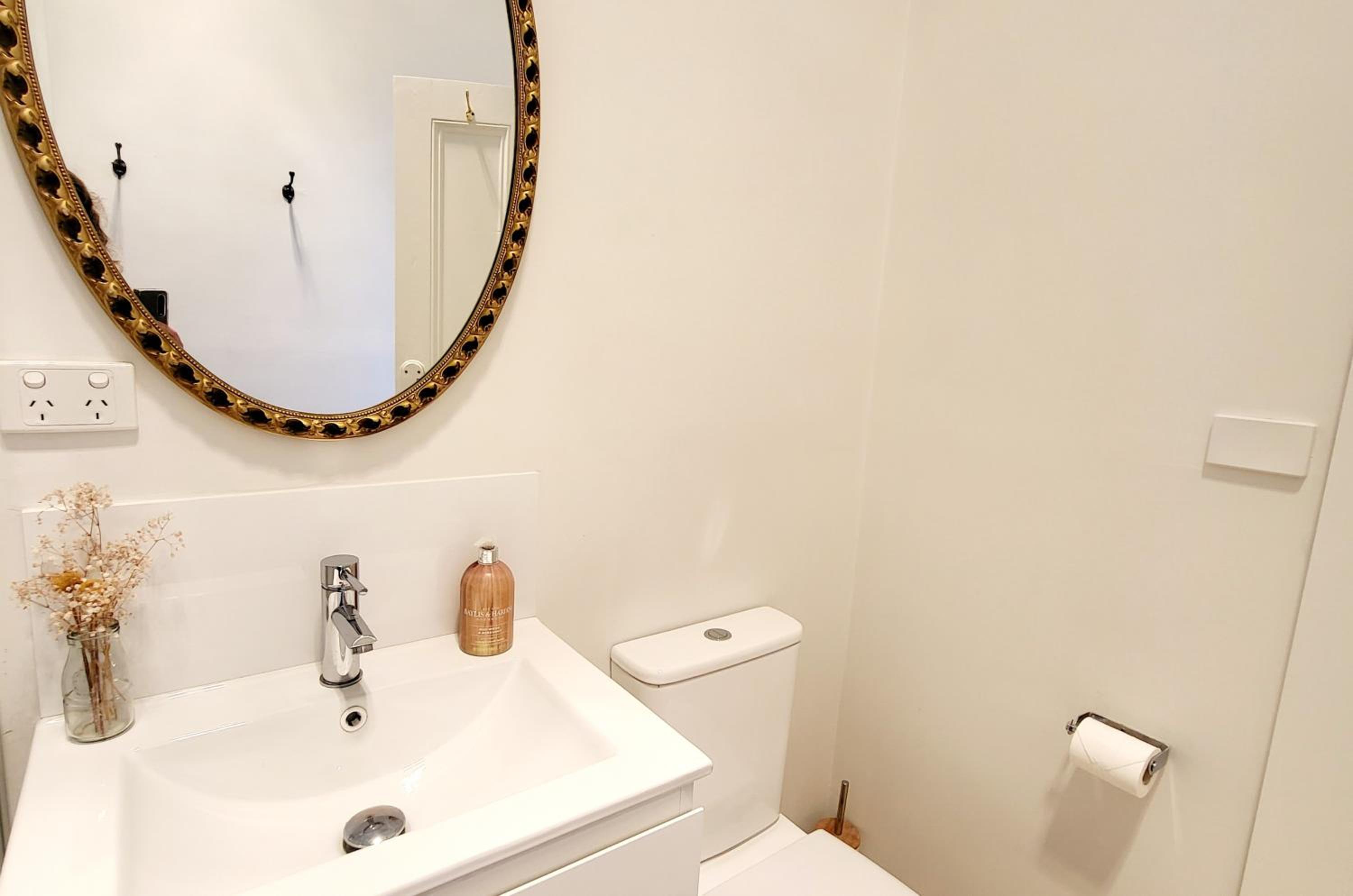 Studio Apartment - Photo 3