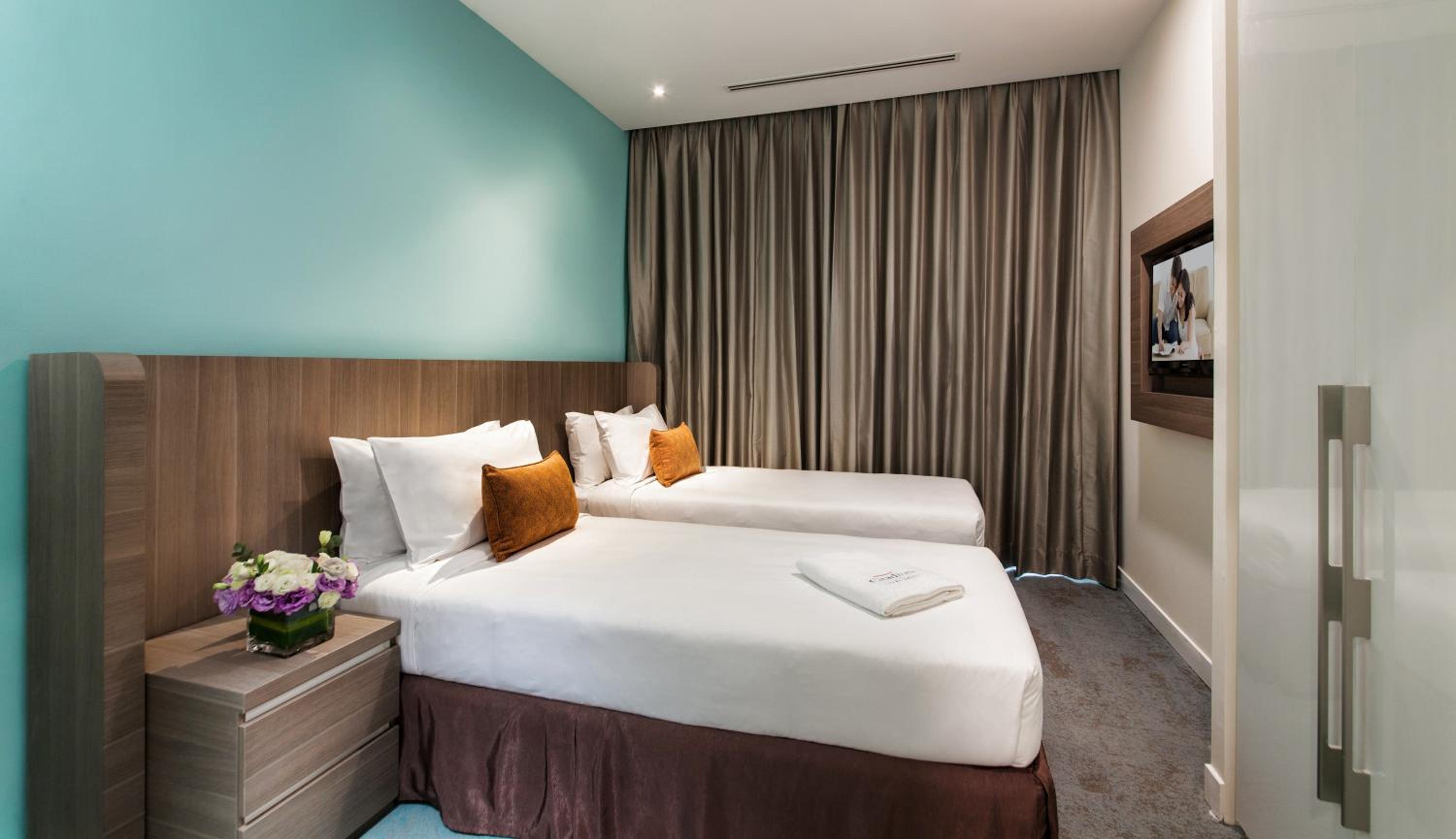 Executive One-Bedroom photo 2