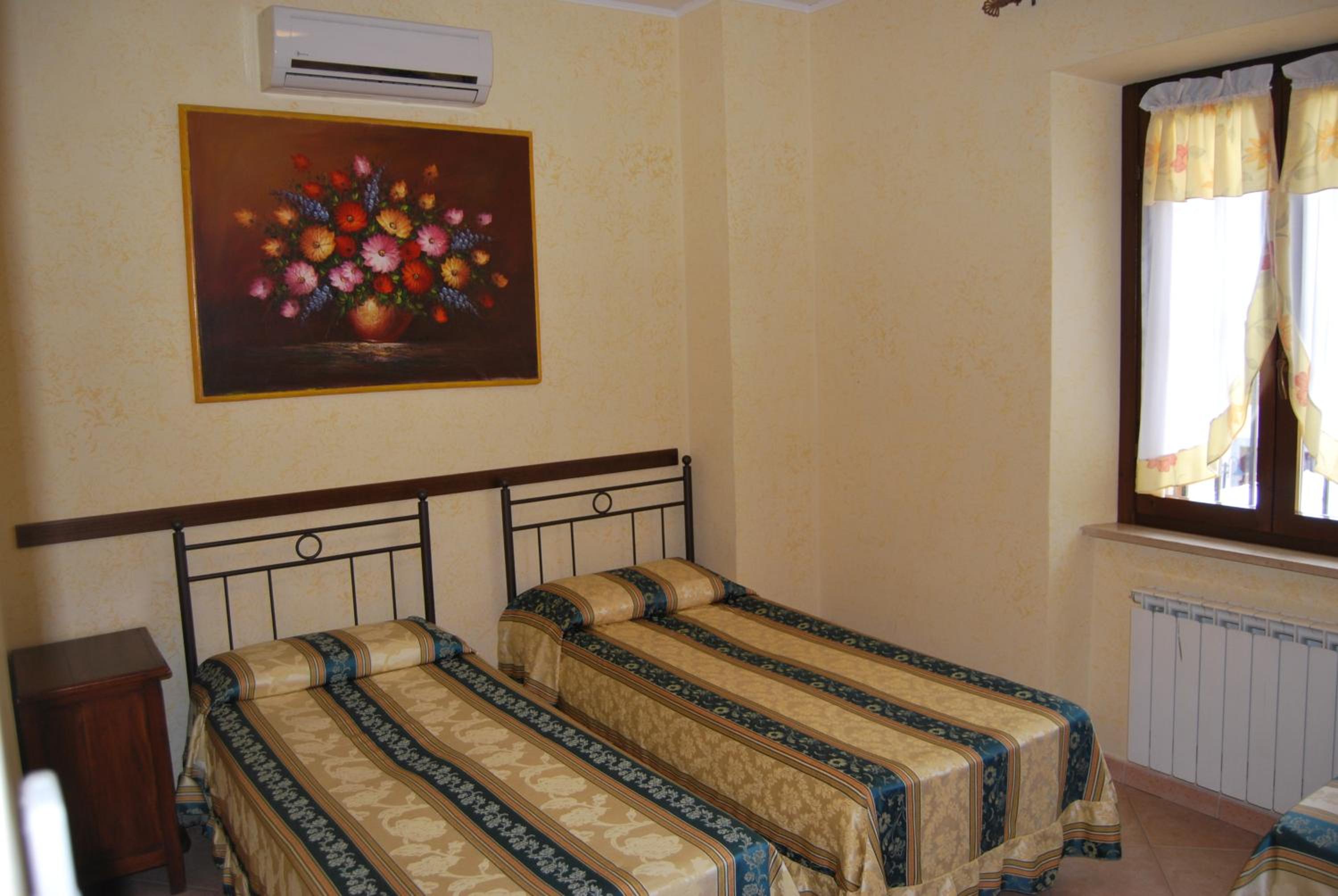 Triple Room with Garden View - Photo 2