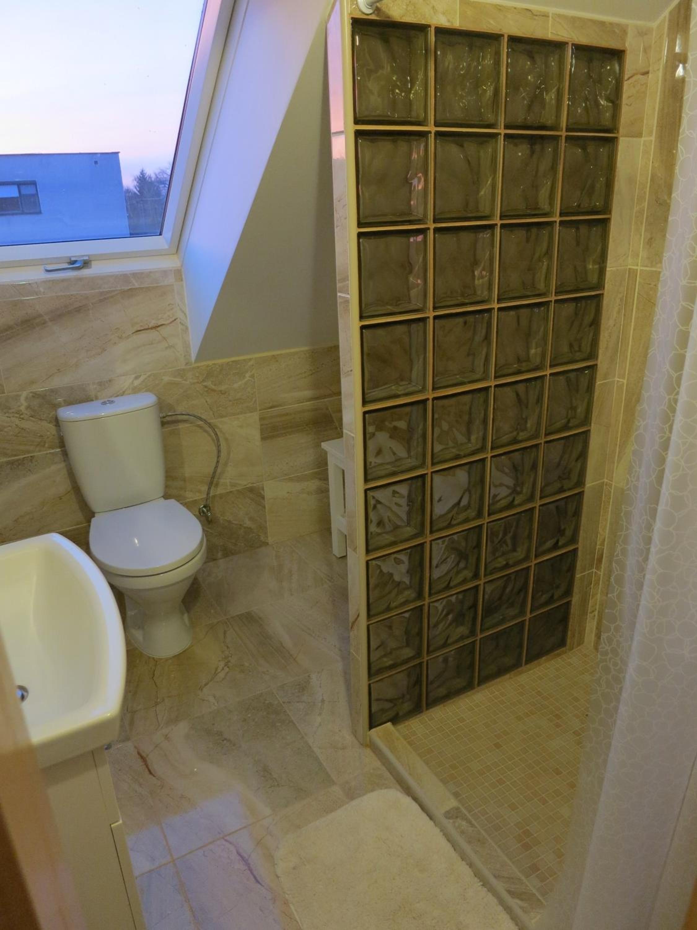 Four-Bedroom House - Photo 6