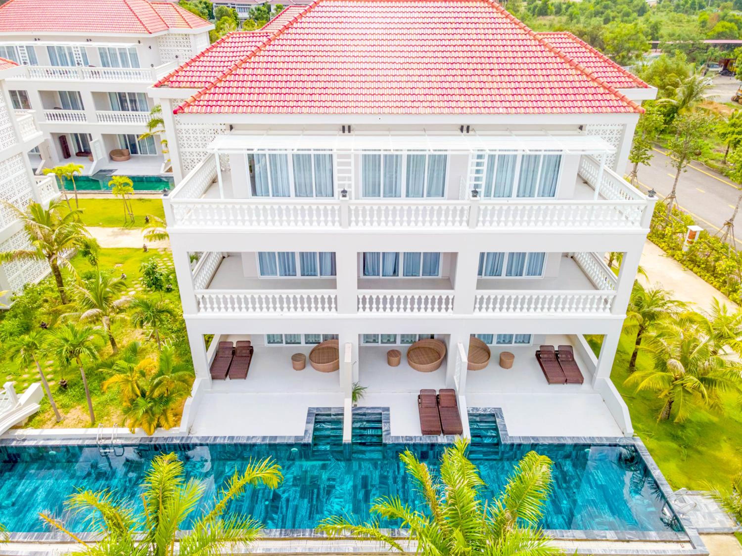 Pool View Villa - Photo 9
