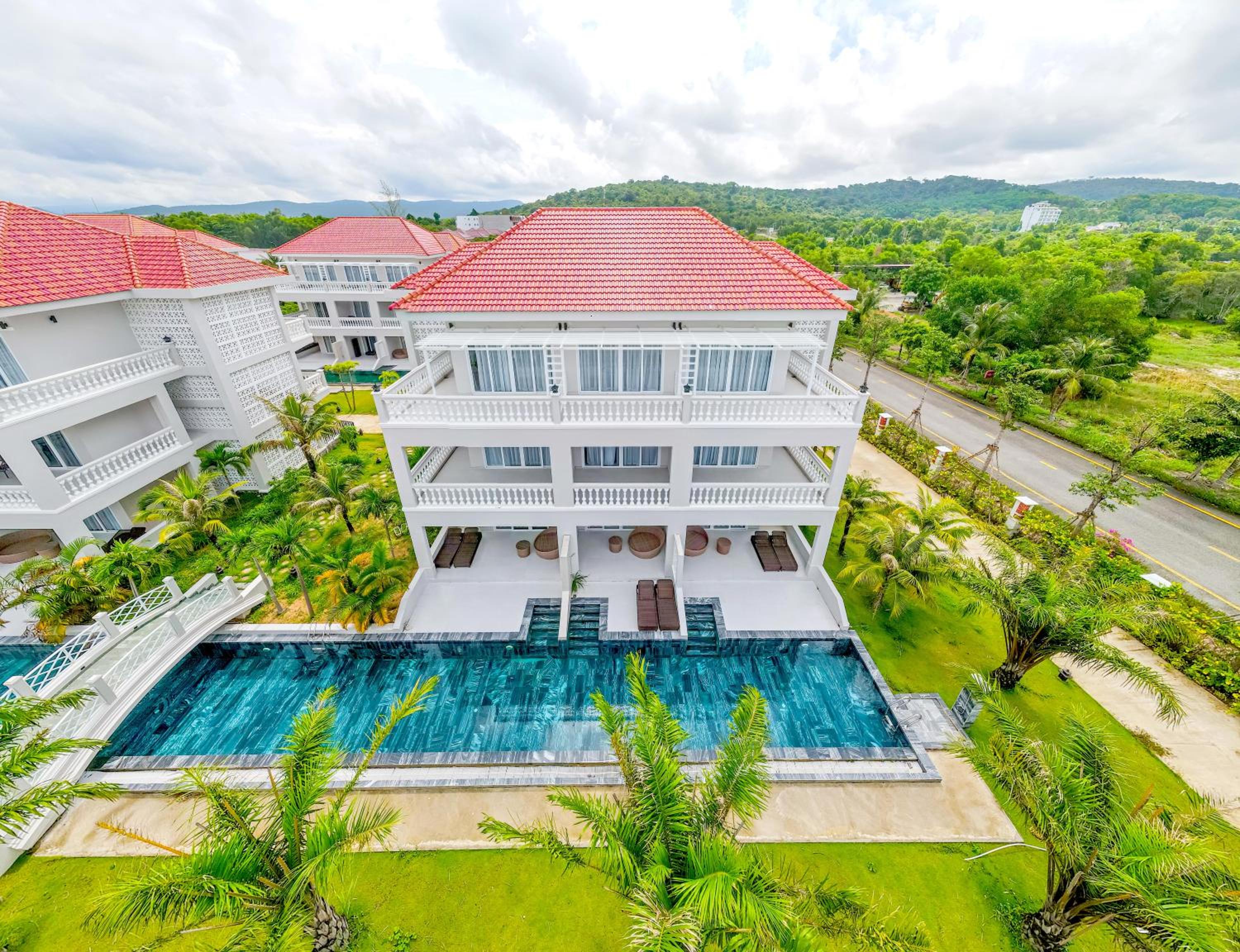 Pool View Villa - Photo 14