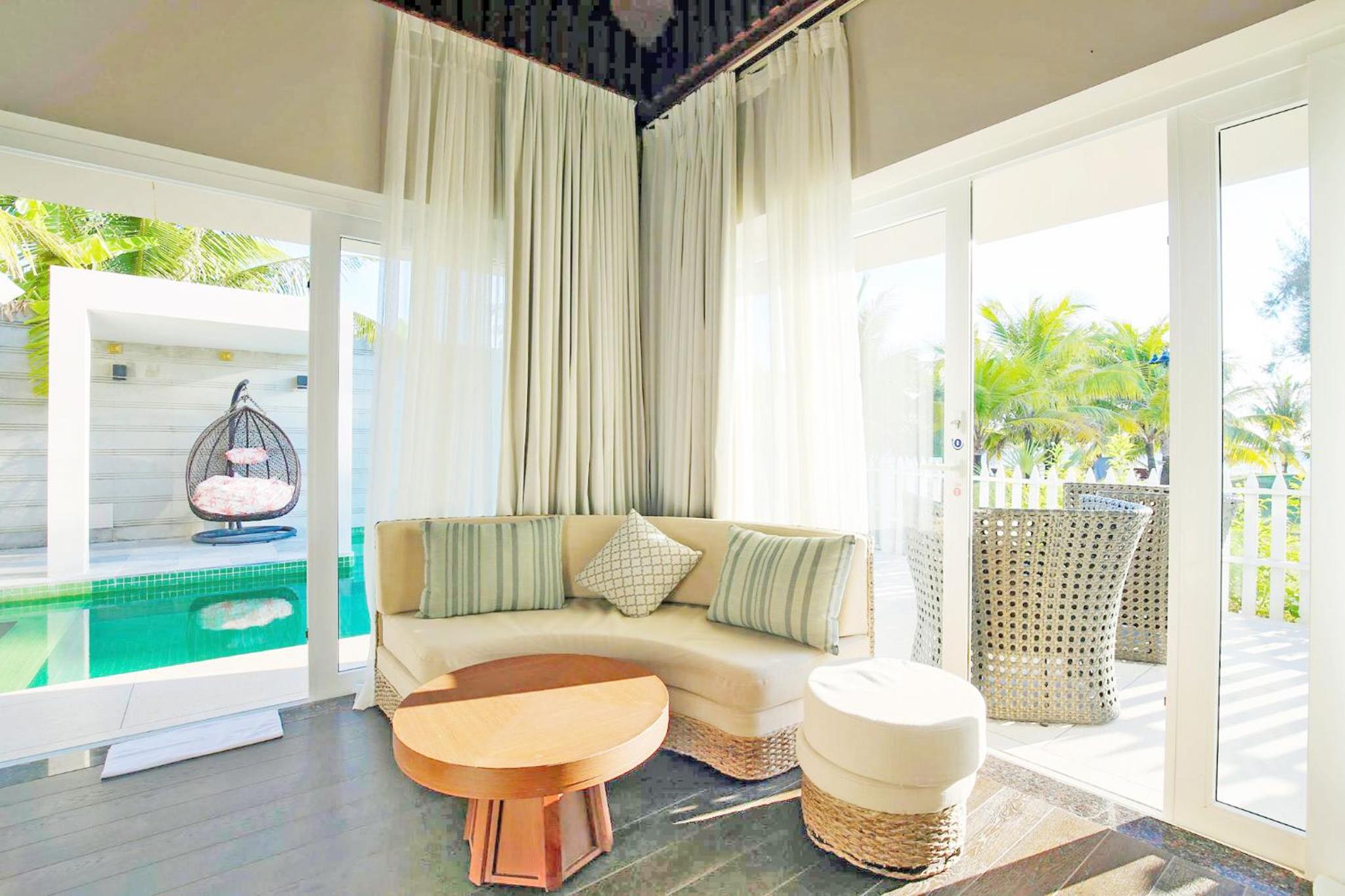 Beachfront Villa - Photo 2