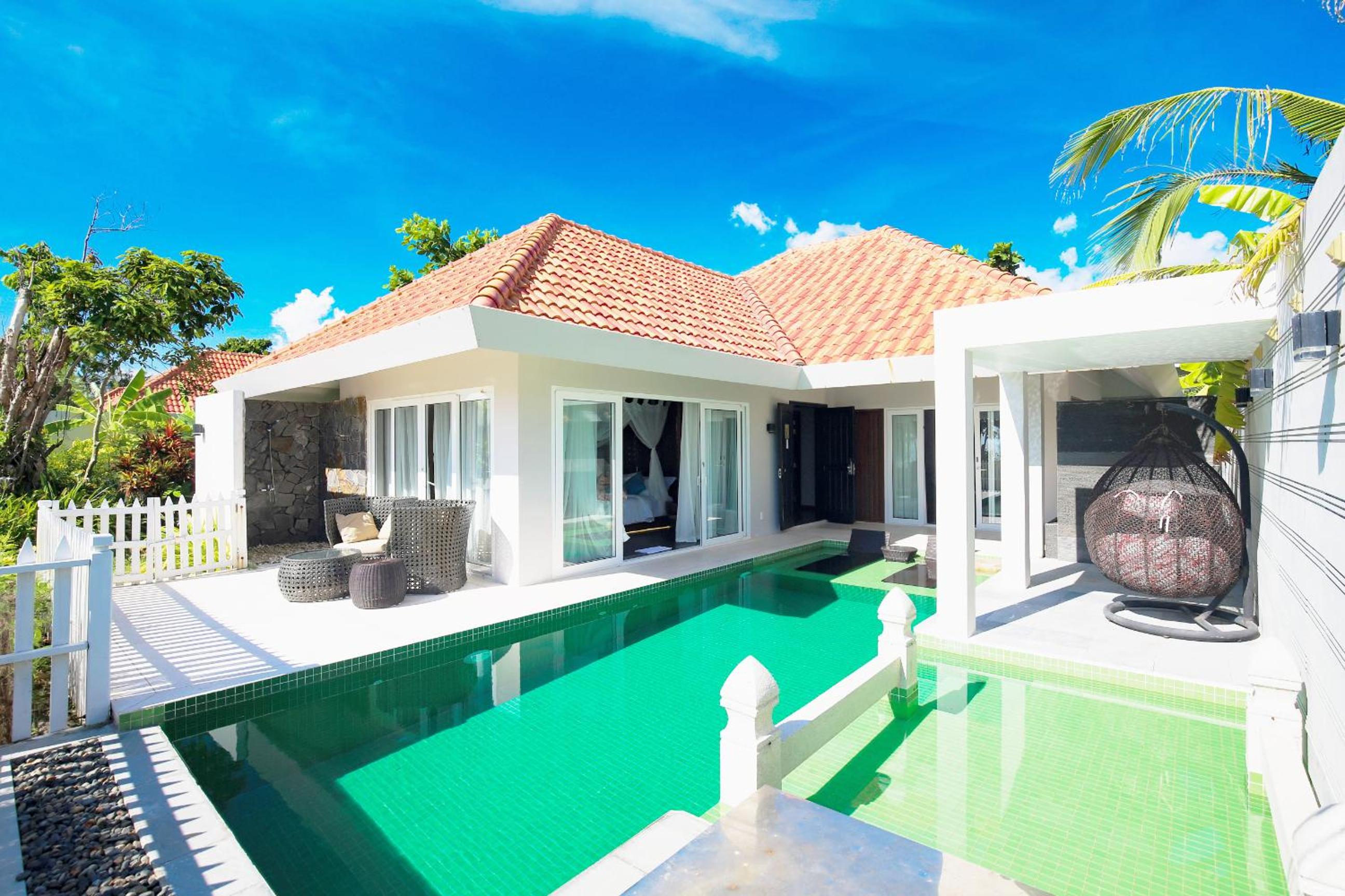 Beachfront Villa - Photo 4