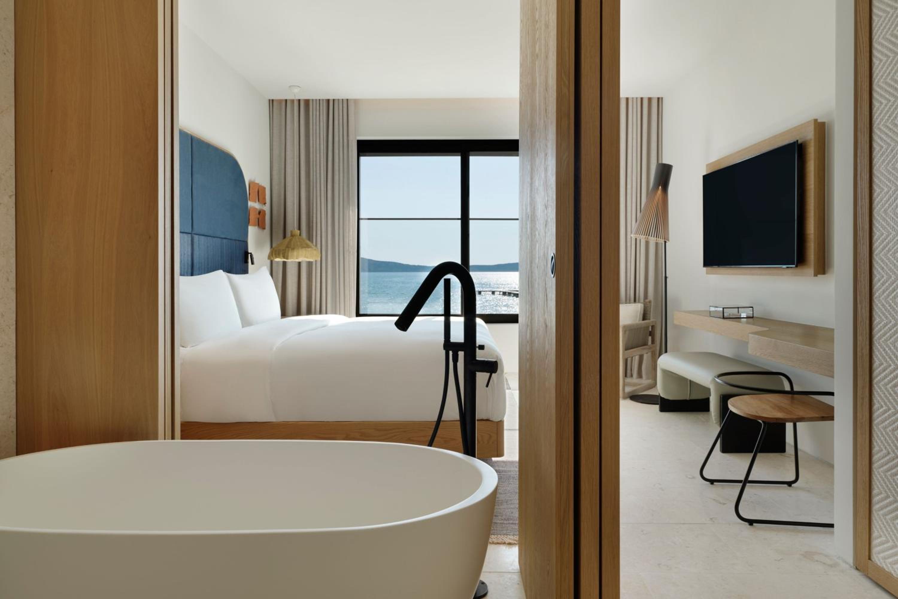 W Bayfront Infinity, 2 Bedroom Suite, Sea view, High floor - Photo 1