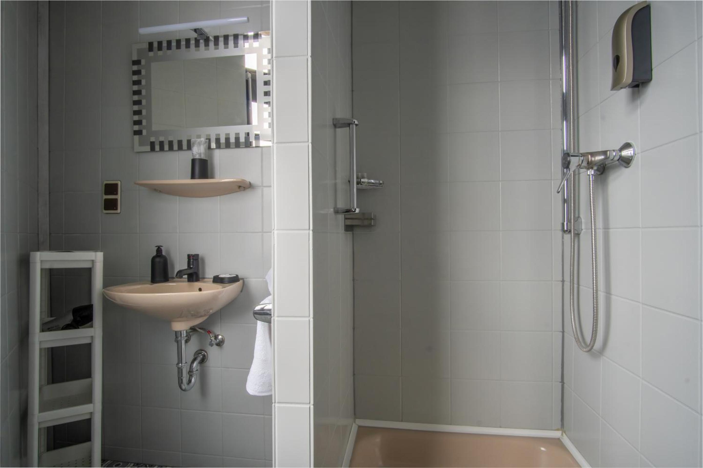 Dreibettzimmer mit eigenem Bad