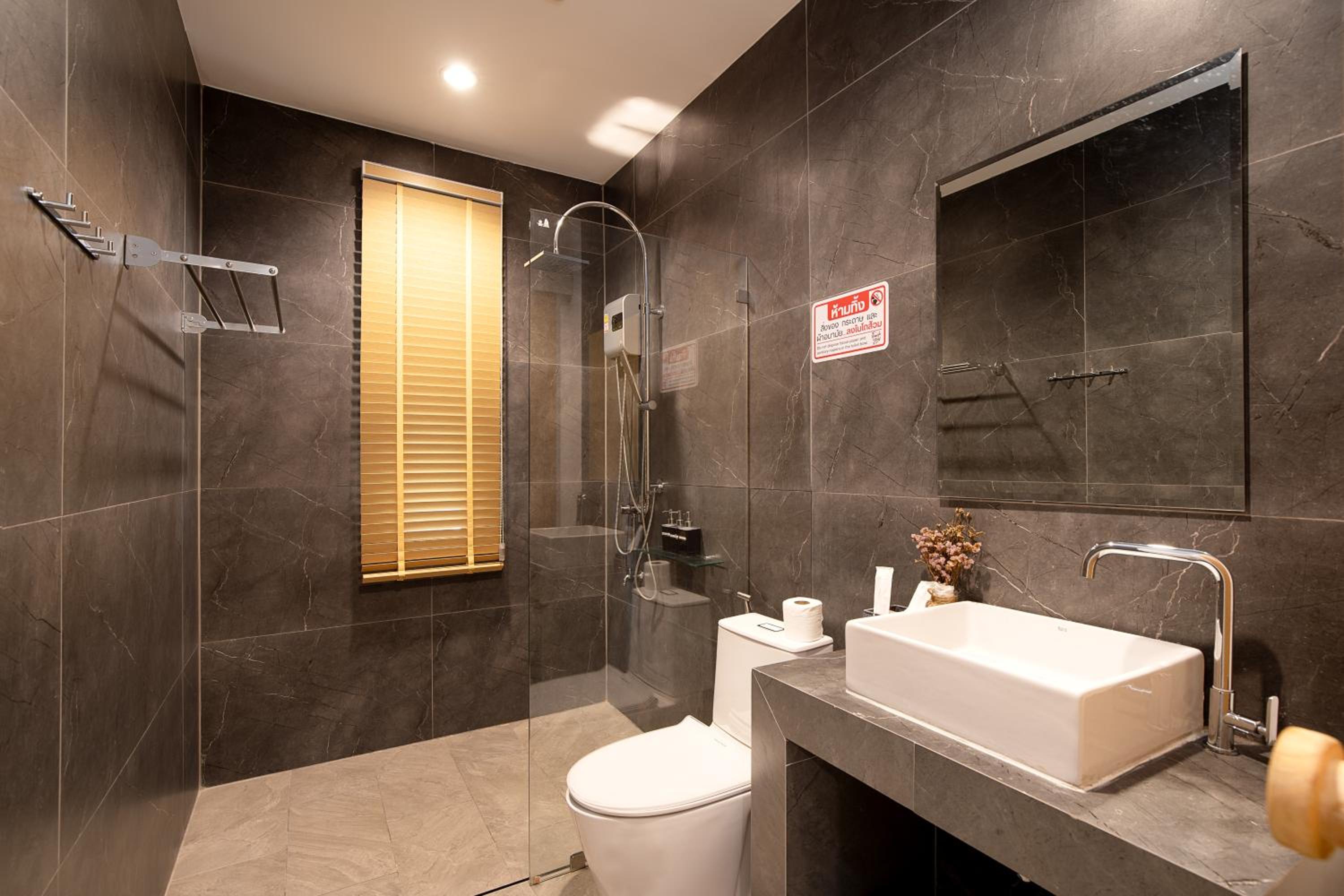 Family Suite - Photo 9