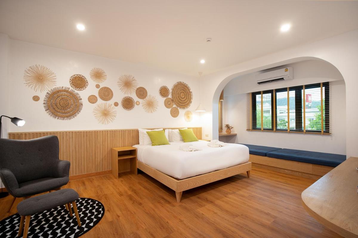 Deluxe King Room photo 2