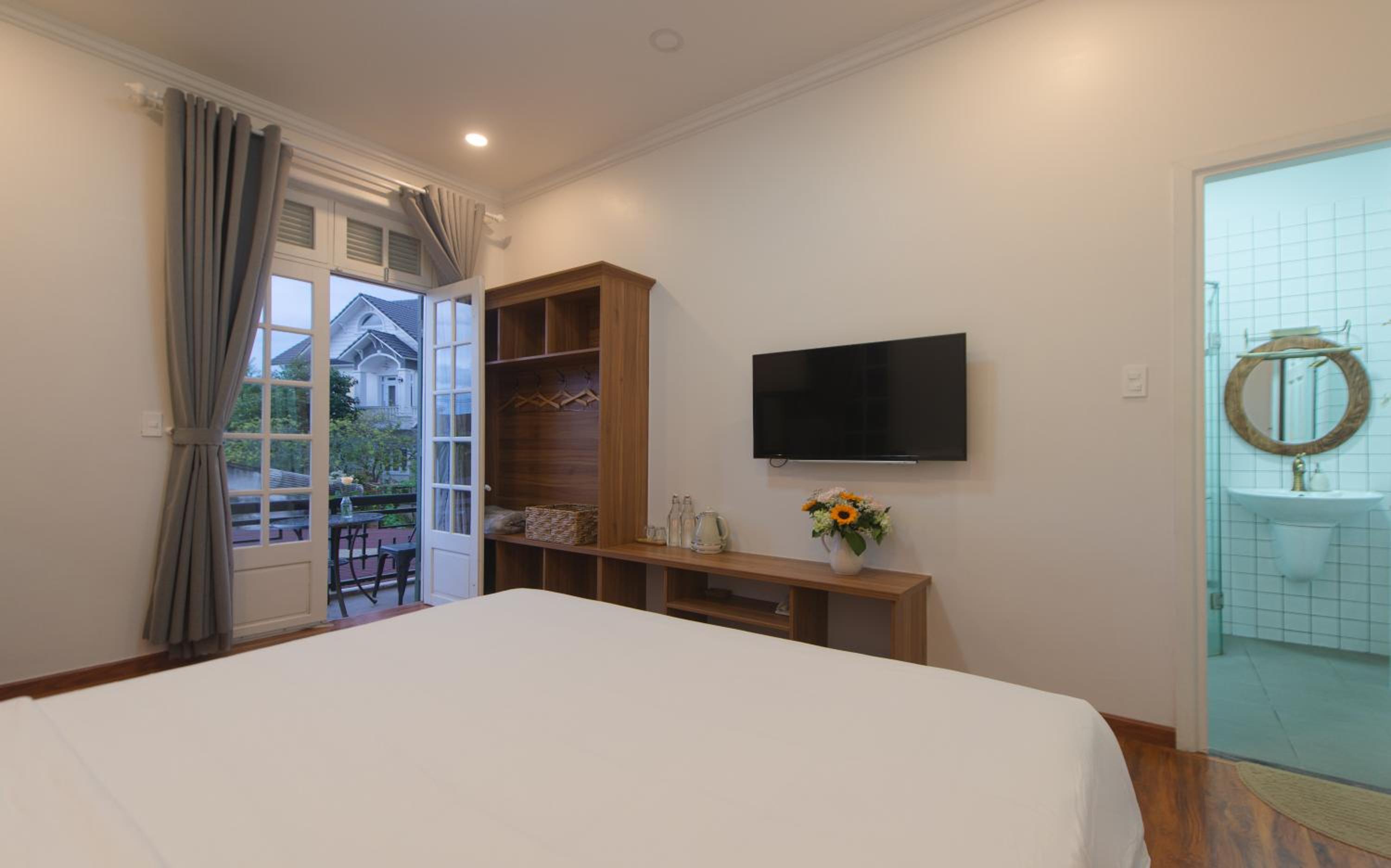 Superior Double Room with Balcony - Photo 2