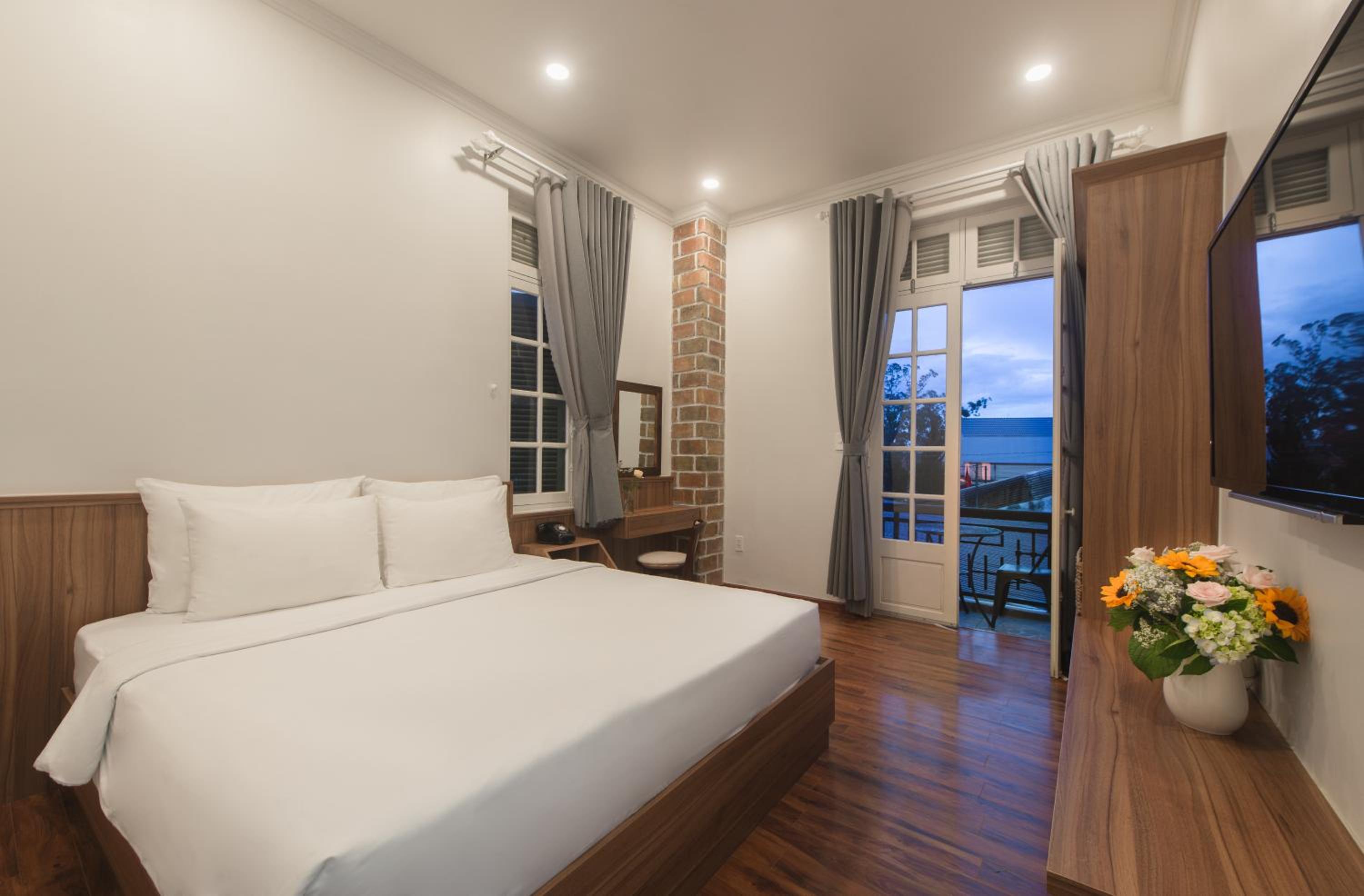 Superior Double Room with Balcony - Photo 3
