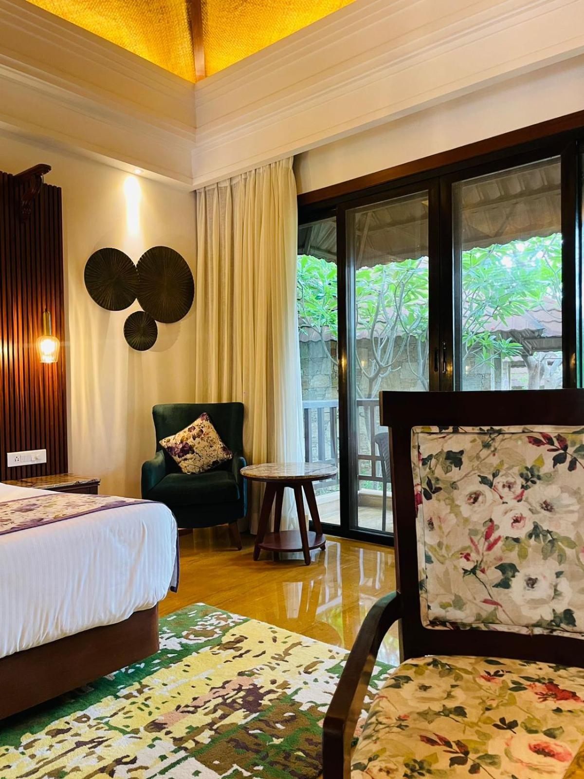 Luxury Cottage with Balcony - 20% off on F&B, 20% off on Spa and Laundry, Happy Hours from 11 AM to 7 PM photo 3