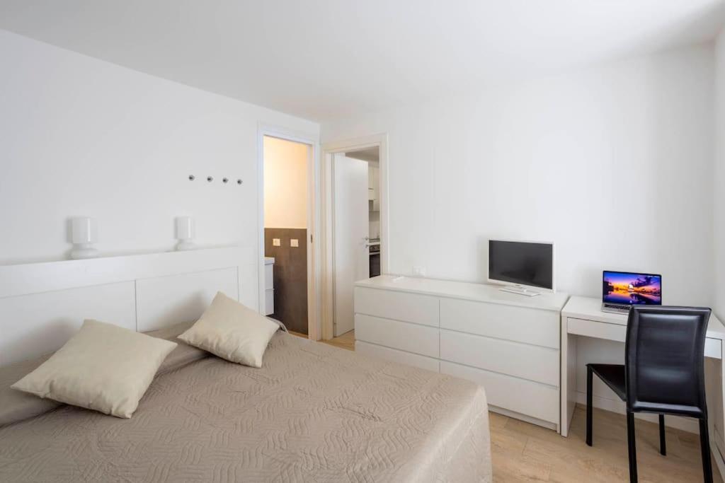 One-Bedroom Apartment photo 1