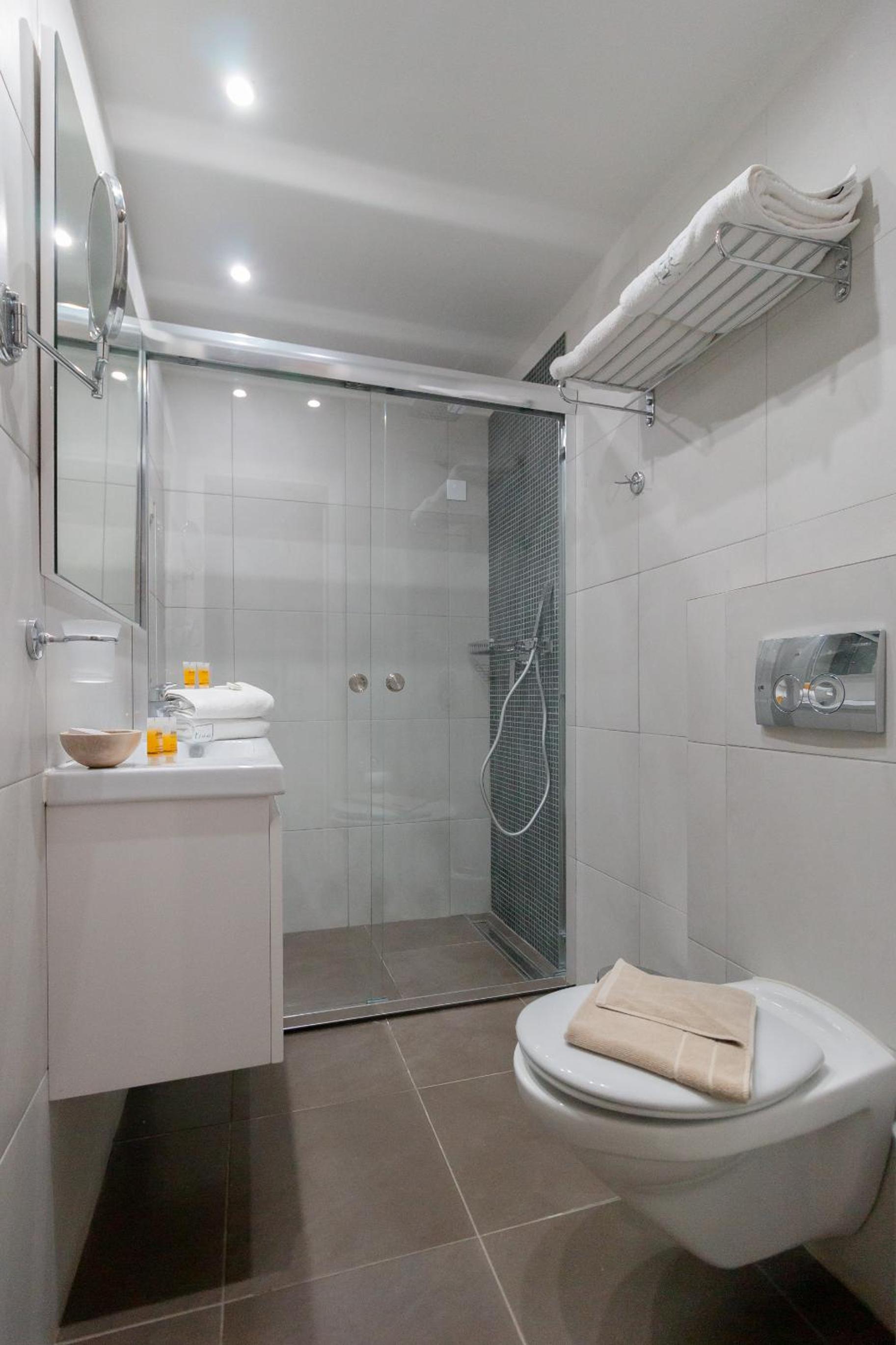 Apartment with Sea View - Photo 8