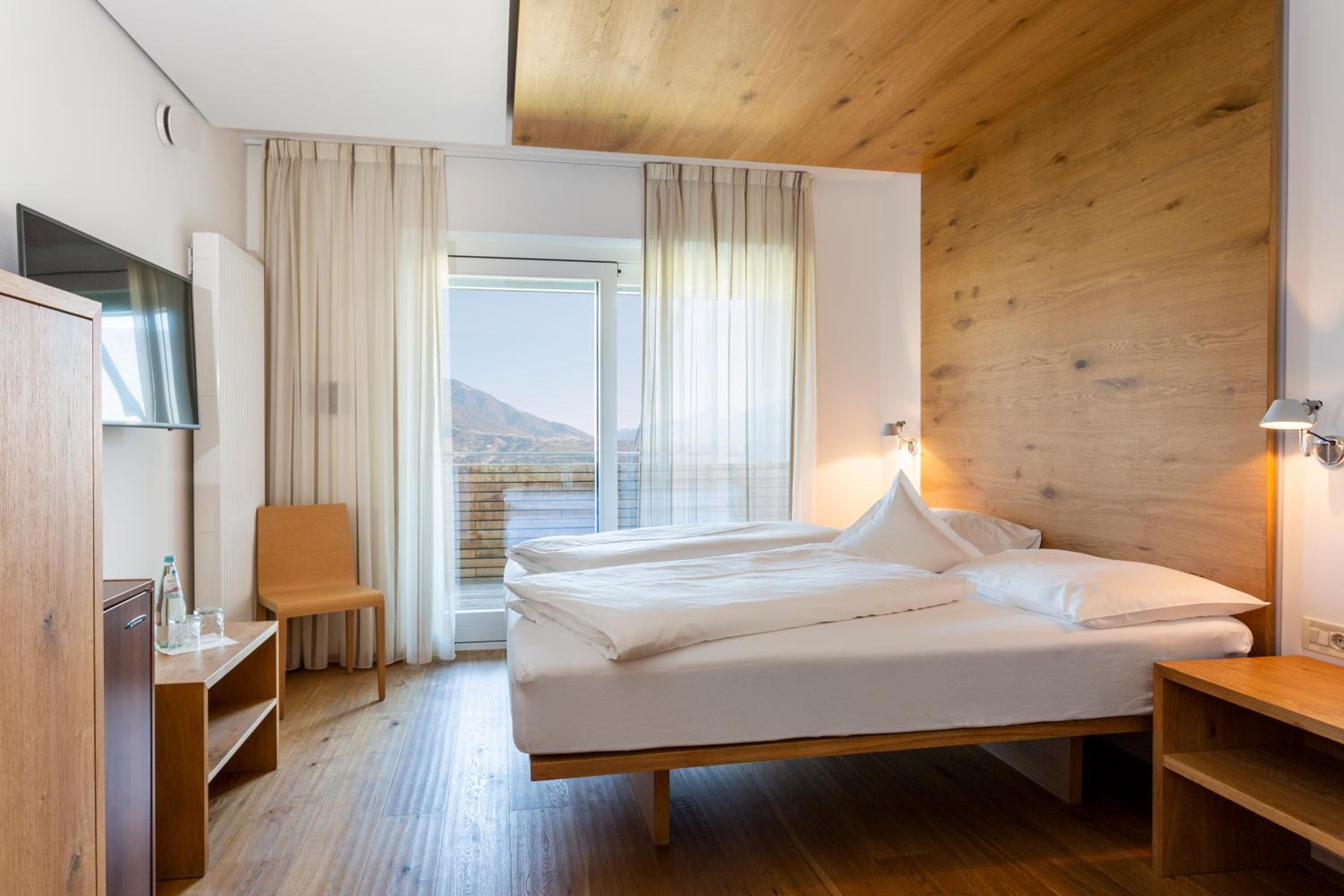 Deluxe Double Room with Balcony photo 3