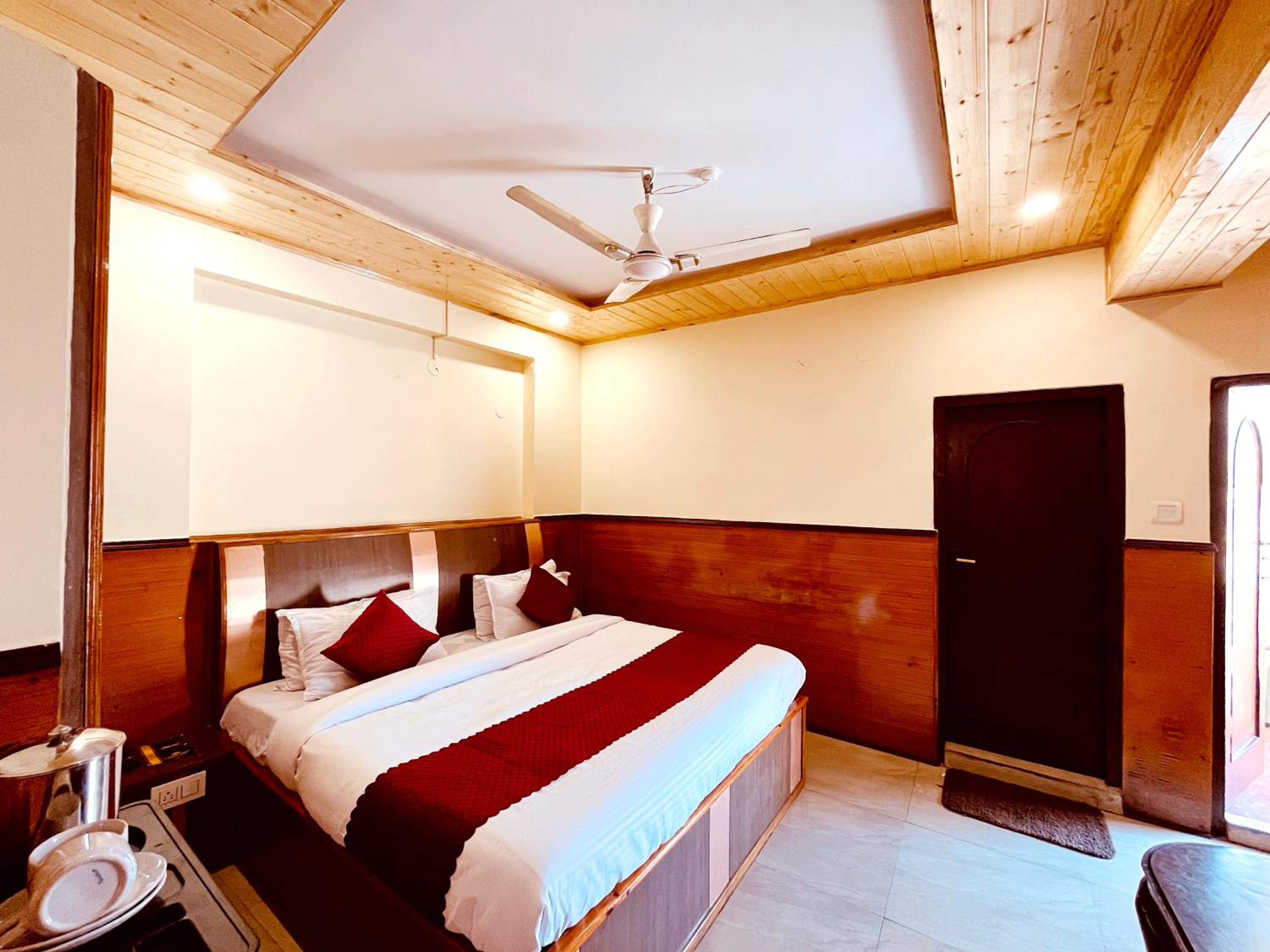 Deluxe Room - Photo 3