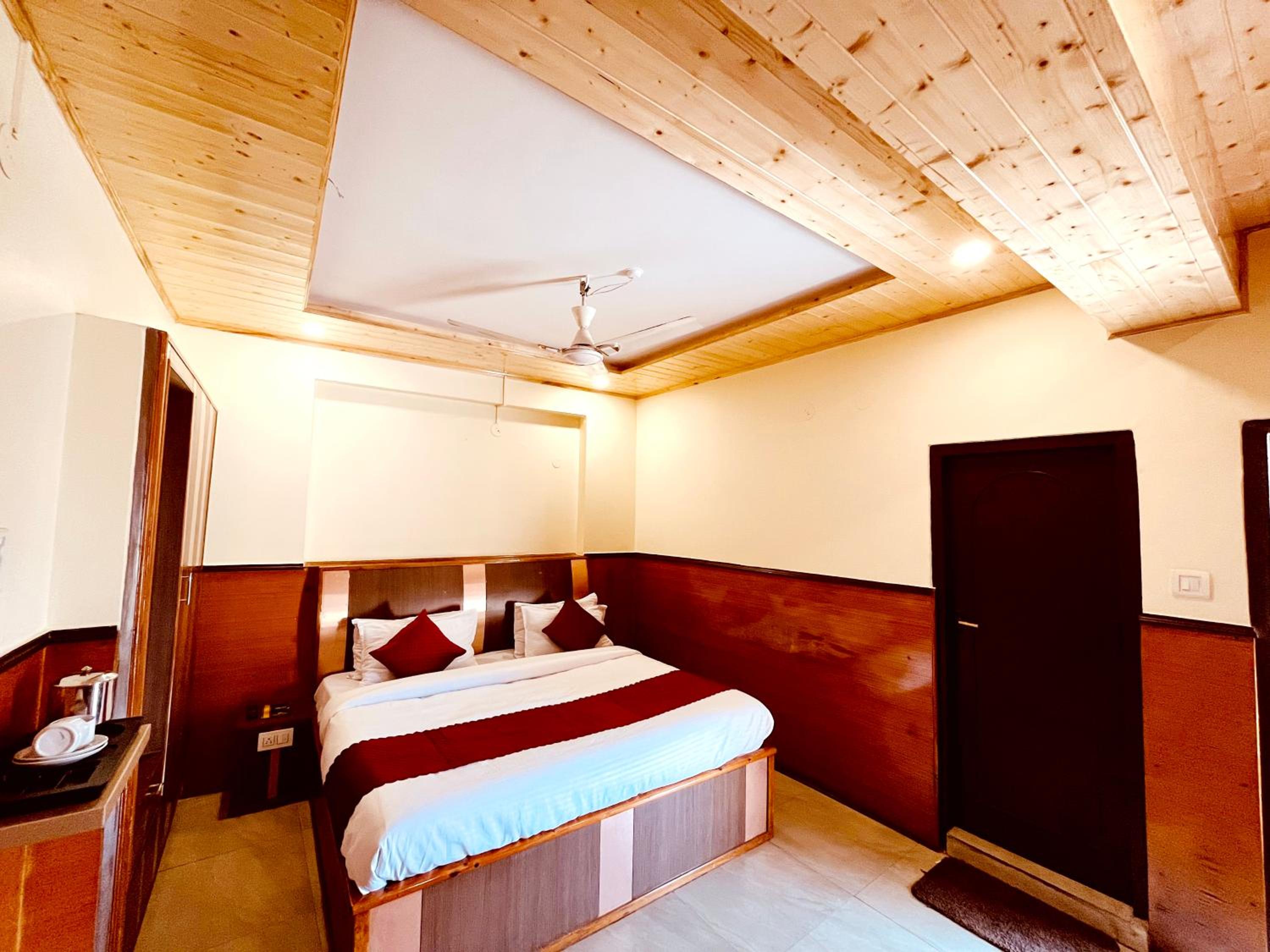 Deluxe Room - Photo 6
