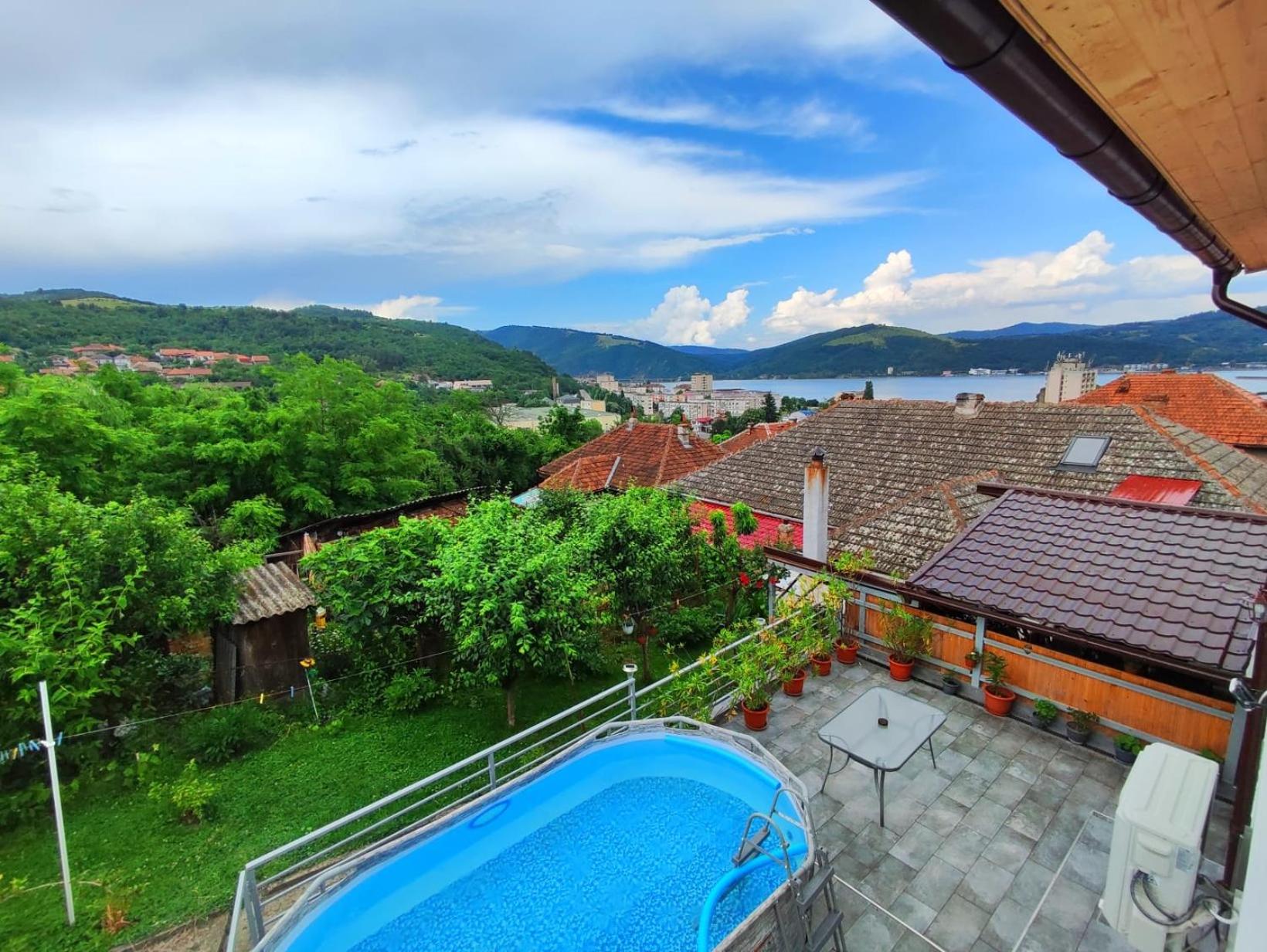 Apartment with Lake View - Photo 28