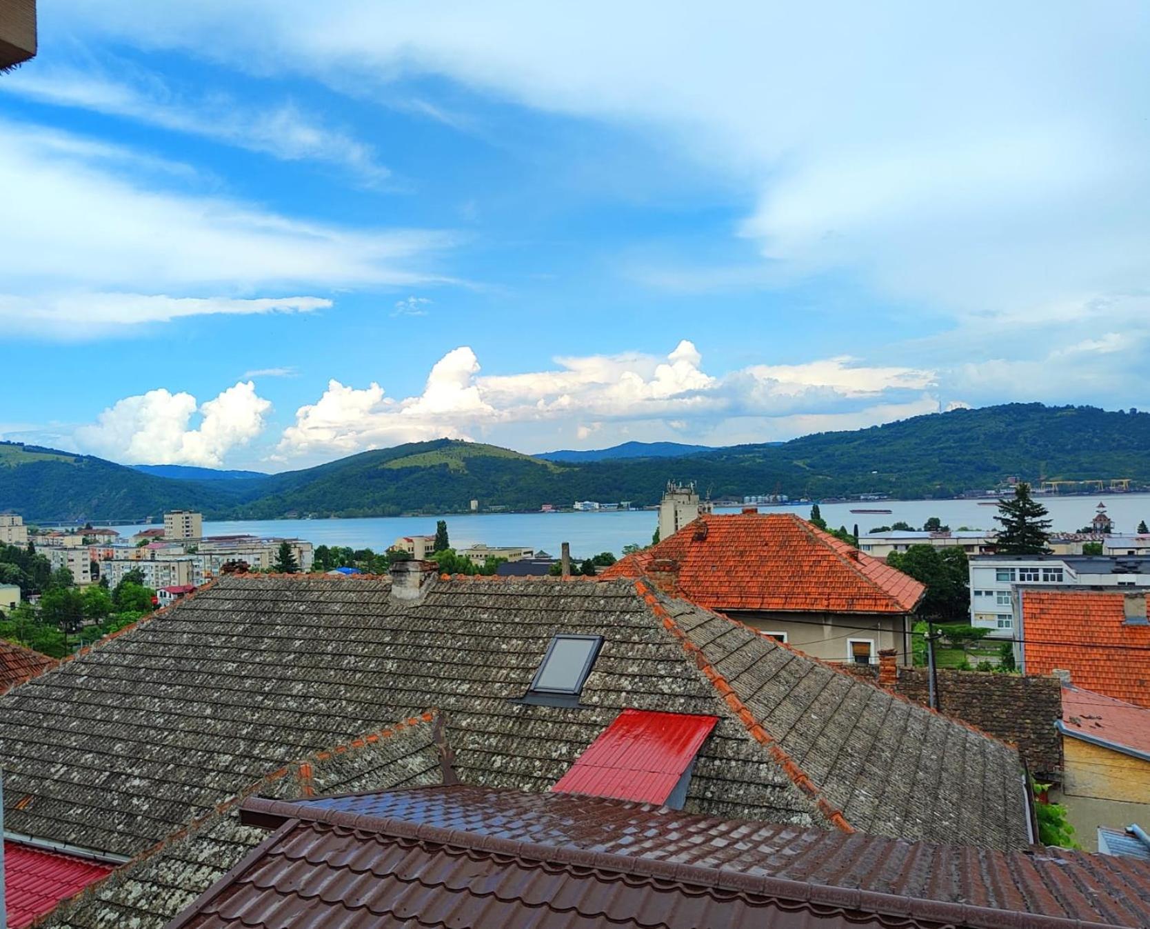 Apartment with Lake View - Photo 30