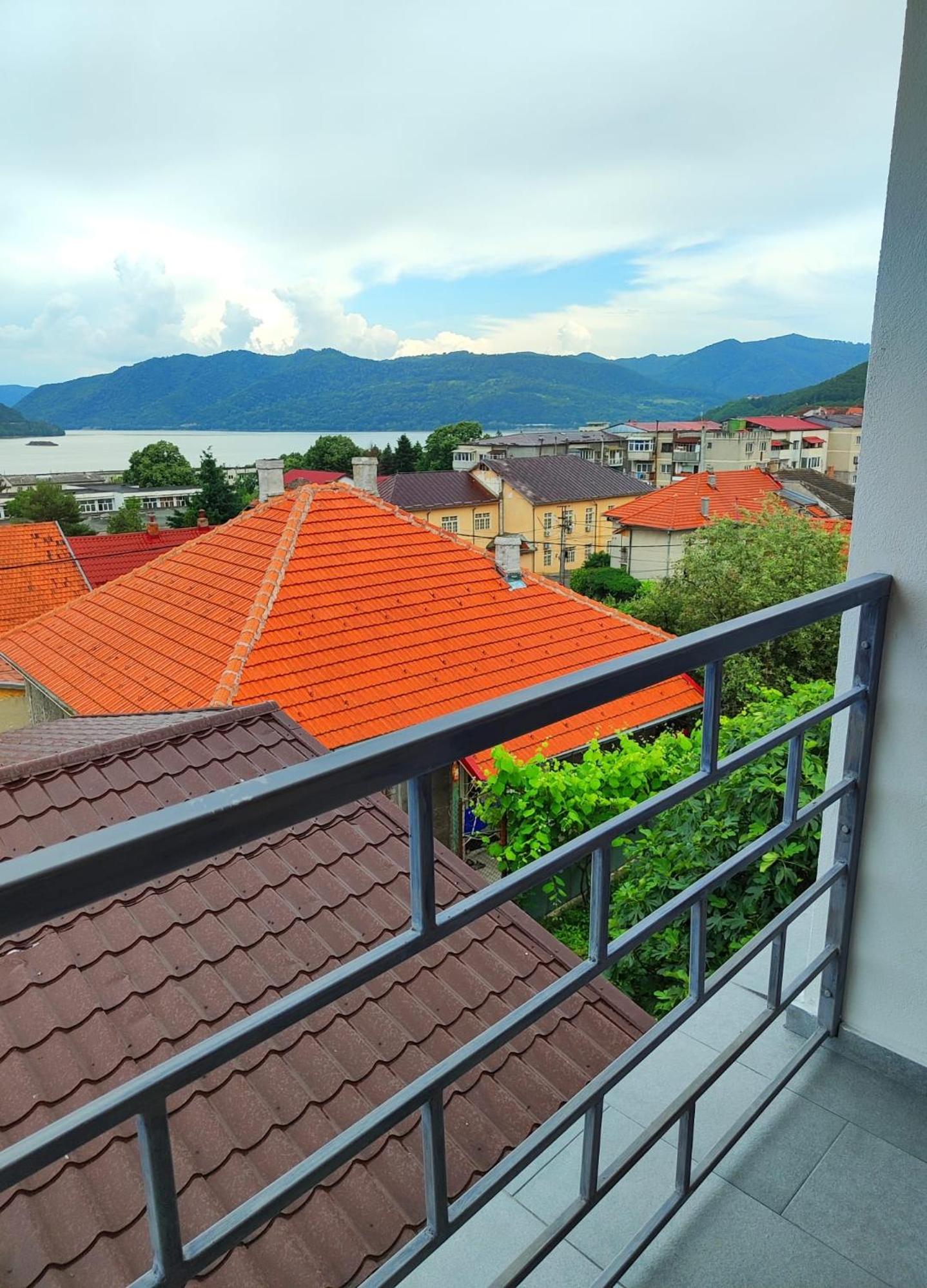 Apartment with Lake View - Photo 34