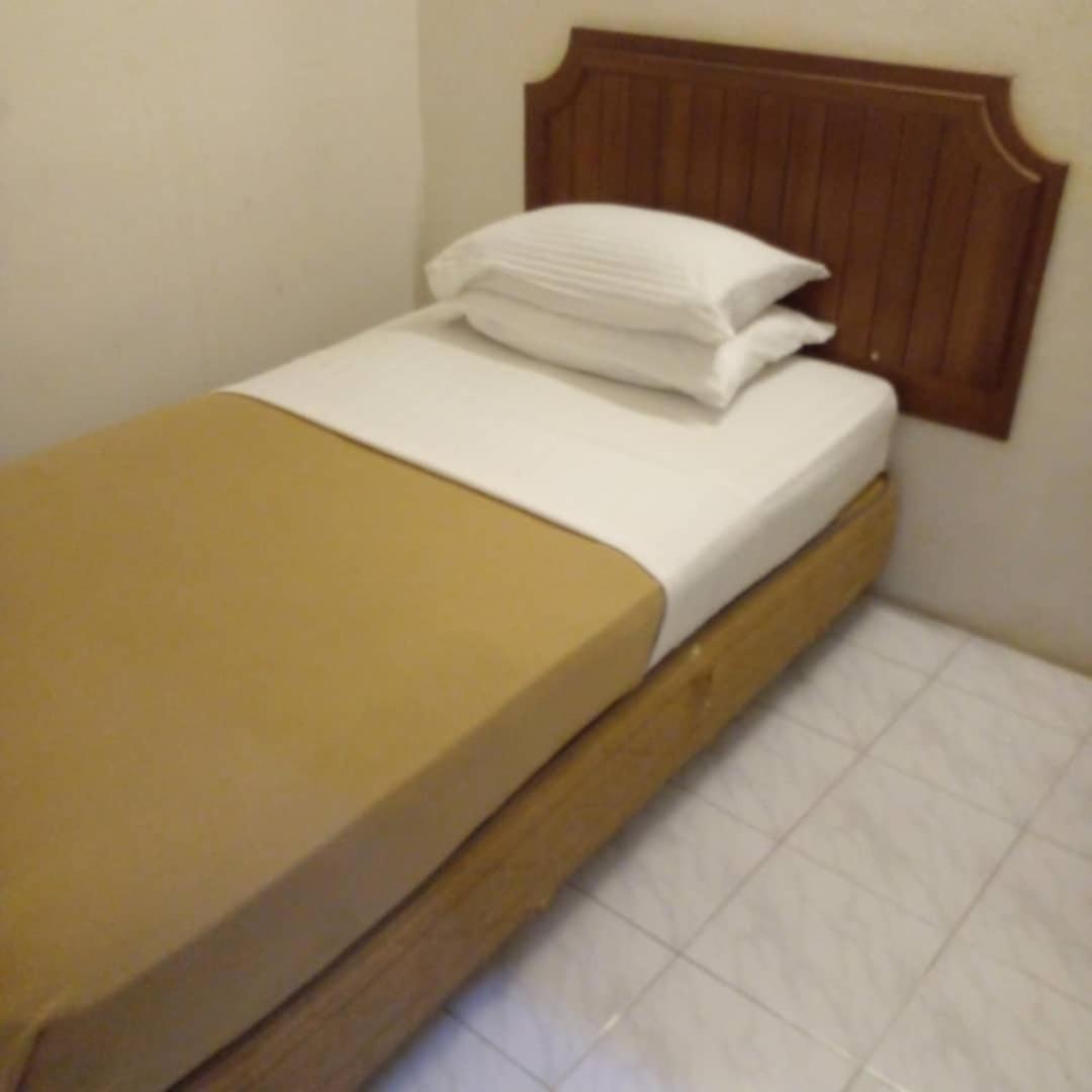Single Room with Shared Bathroom