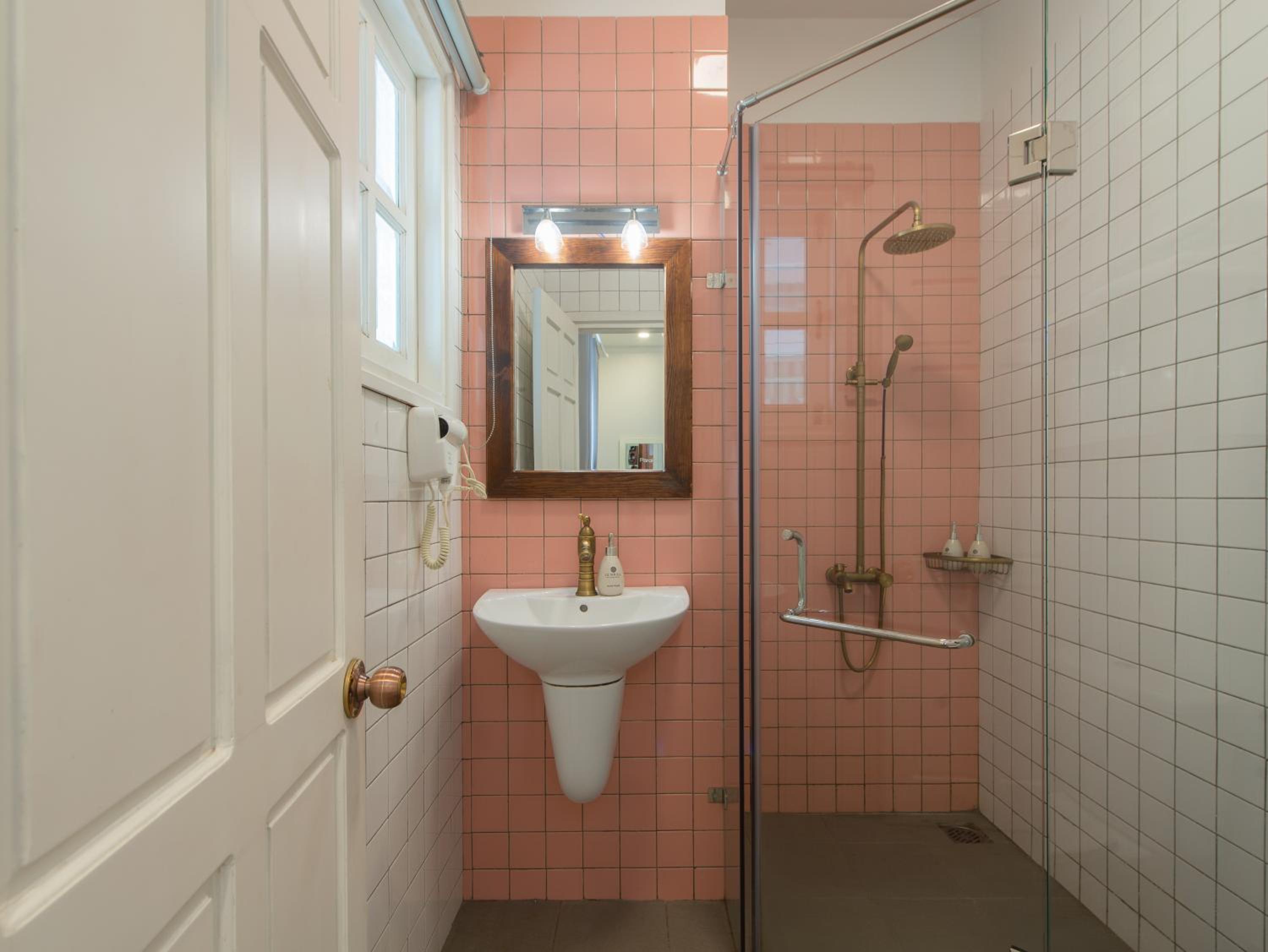 Deluxe Triple Room - Photo 20