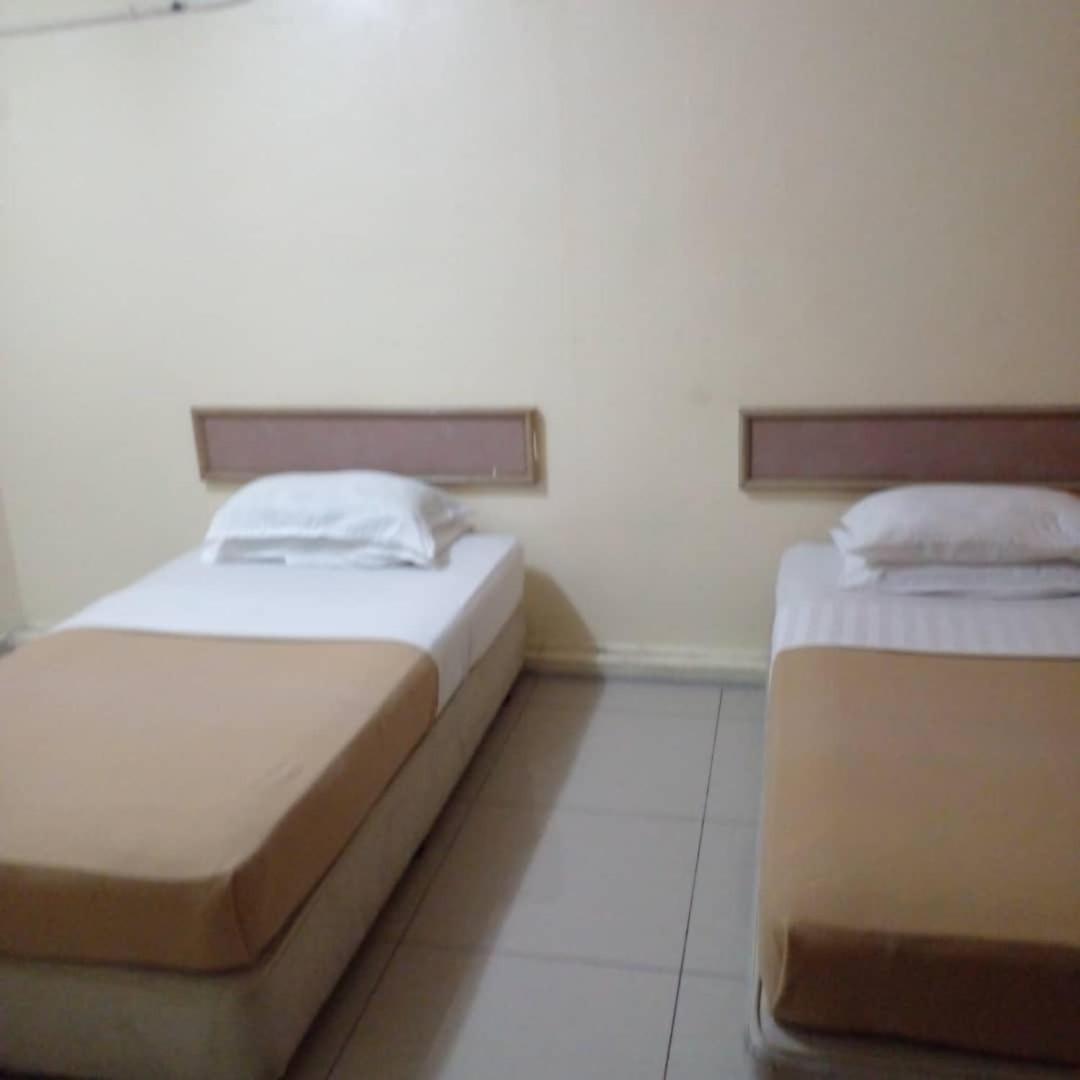 Twin Room - Photo 3