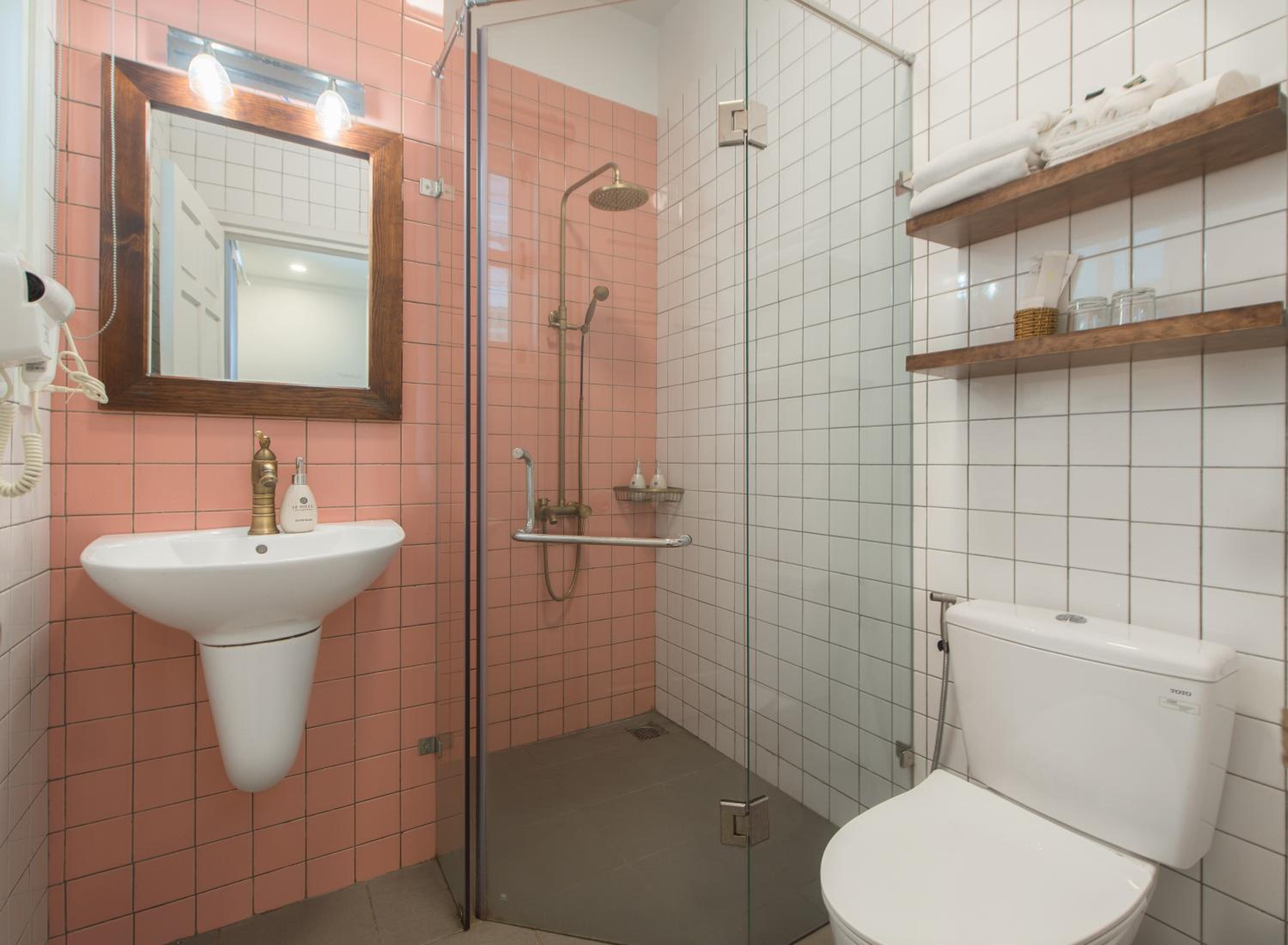 Standard Double Room - Photo 7