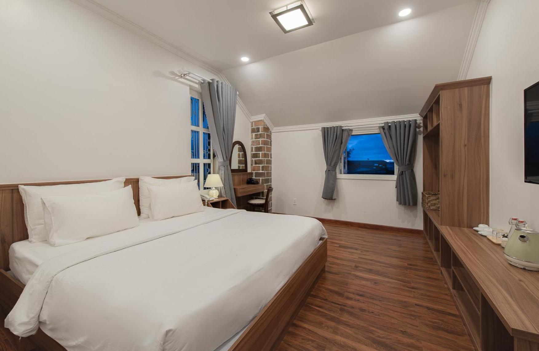 Standard Double Room - Photo 25
