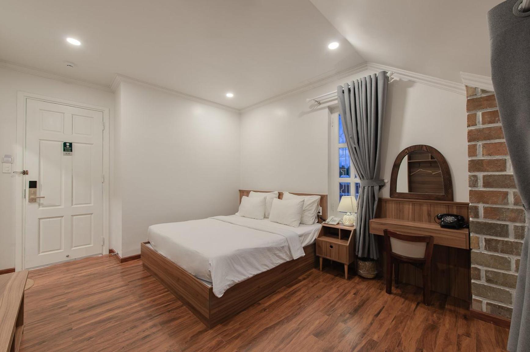 Standard Double Room - Photo 24