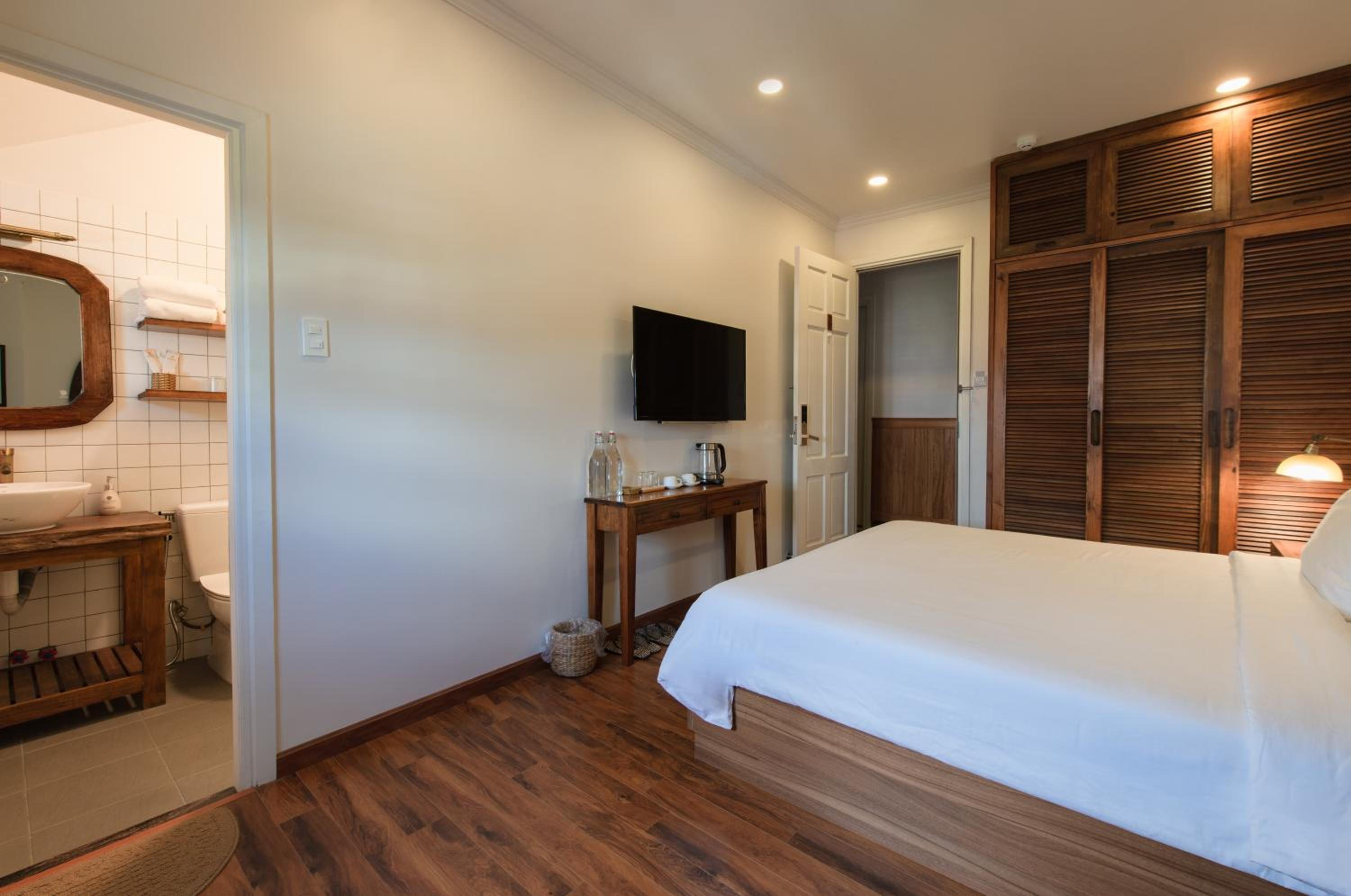 Standard Double Room - Photo 43