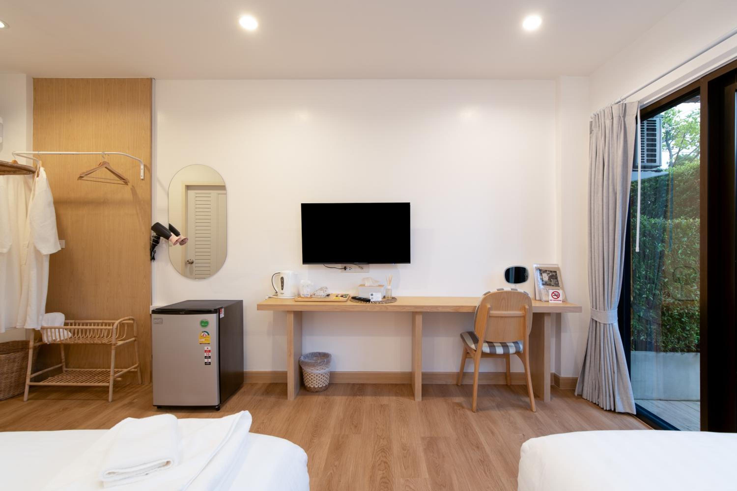 Standard Twin Room - Photo 9