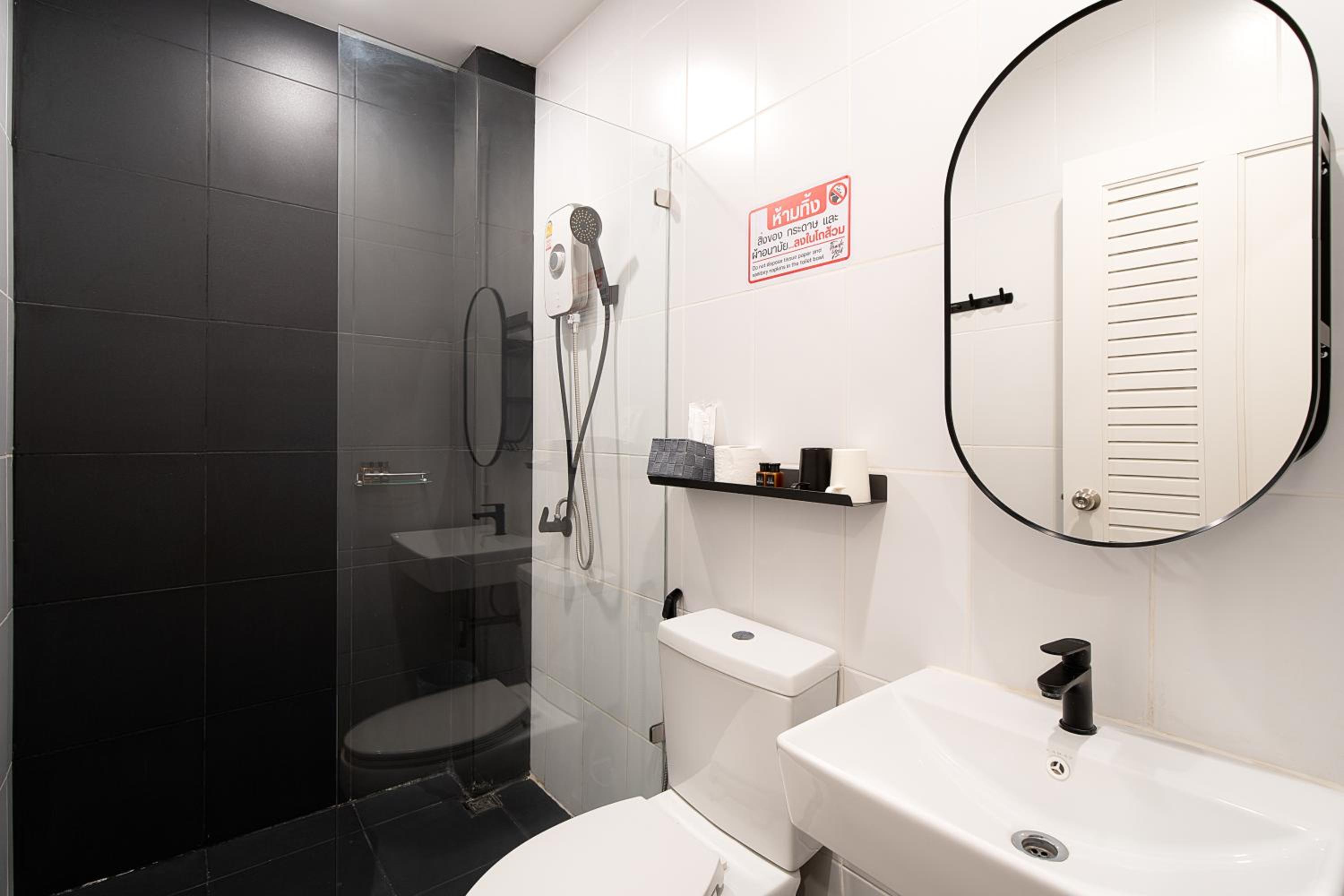 Standard Twin Room - Photo 10