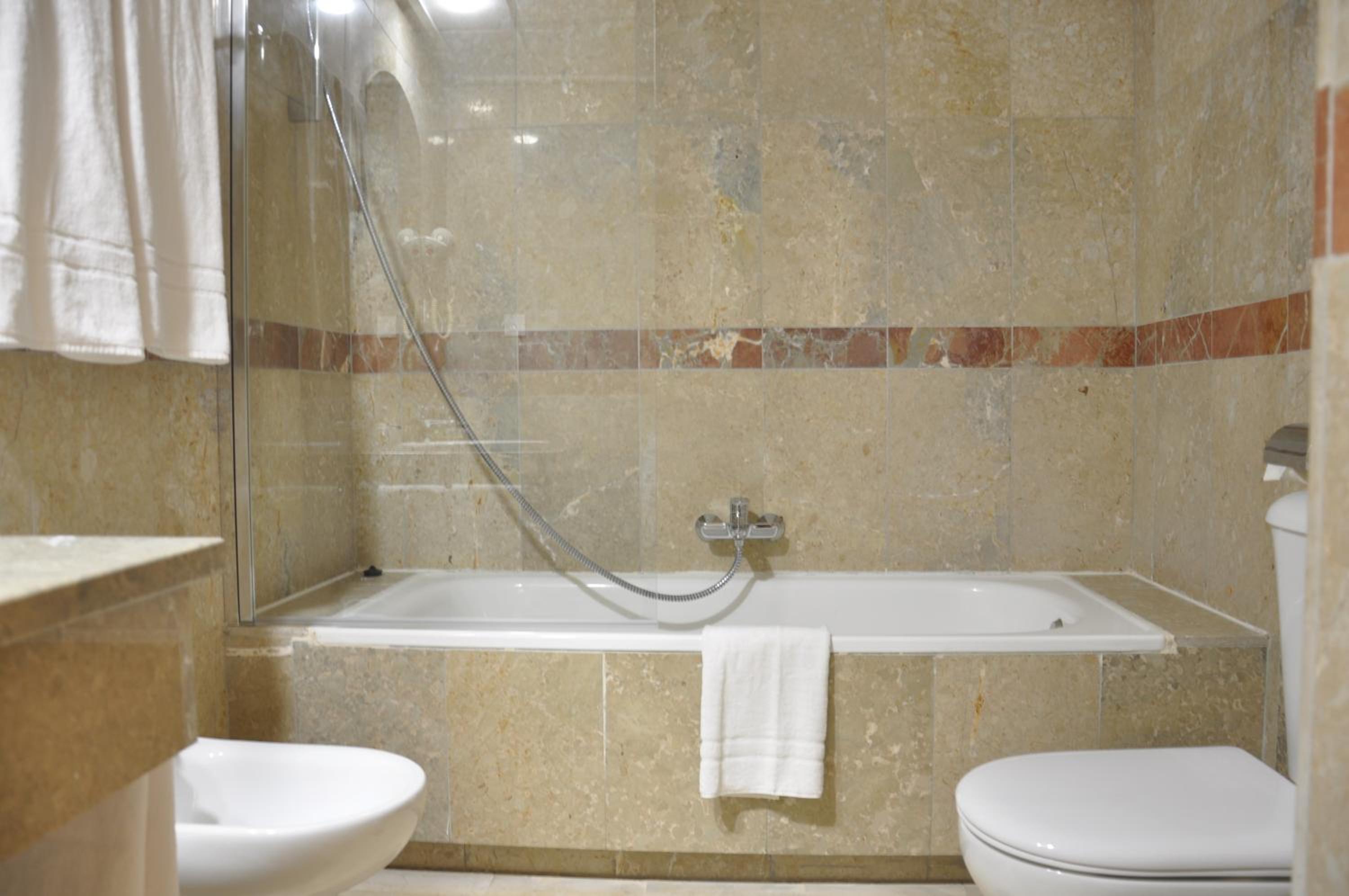 Double Room - Photo 4