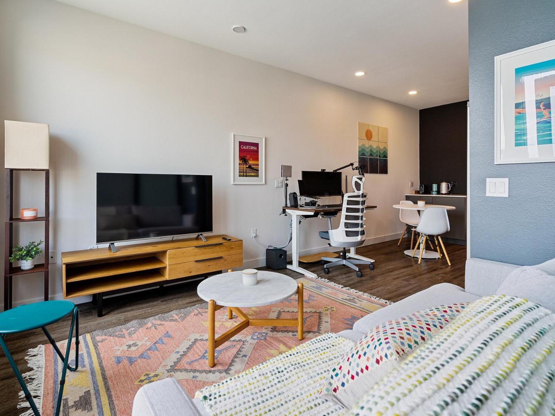 One-Bedroom Apartment photo 1