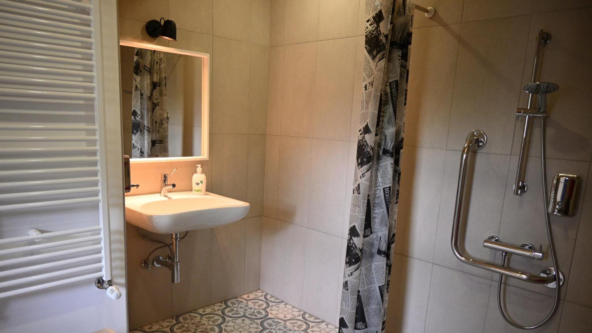 Double Room - Disability Access - Photo 7
