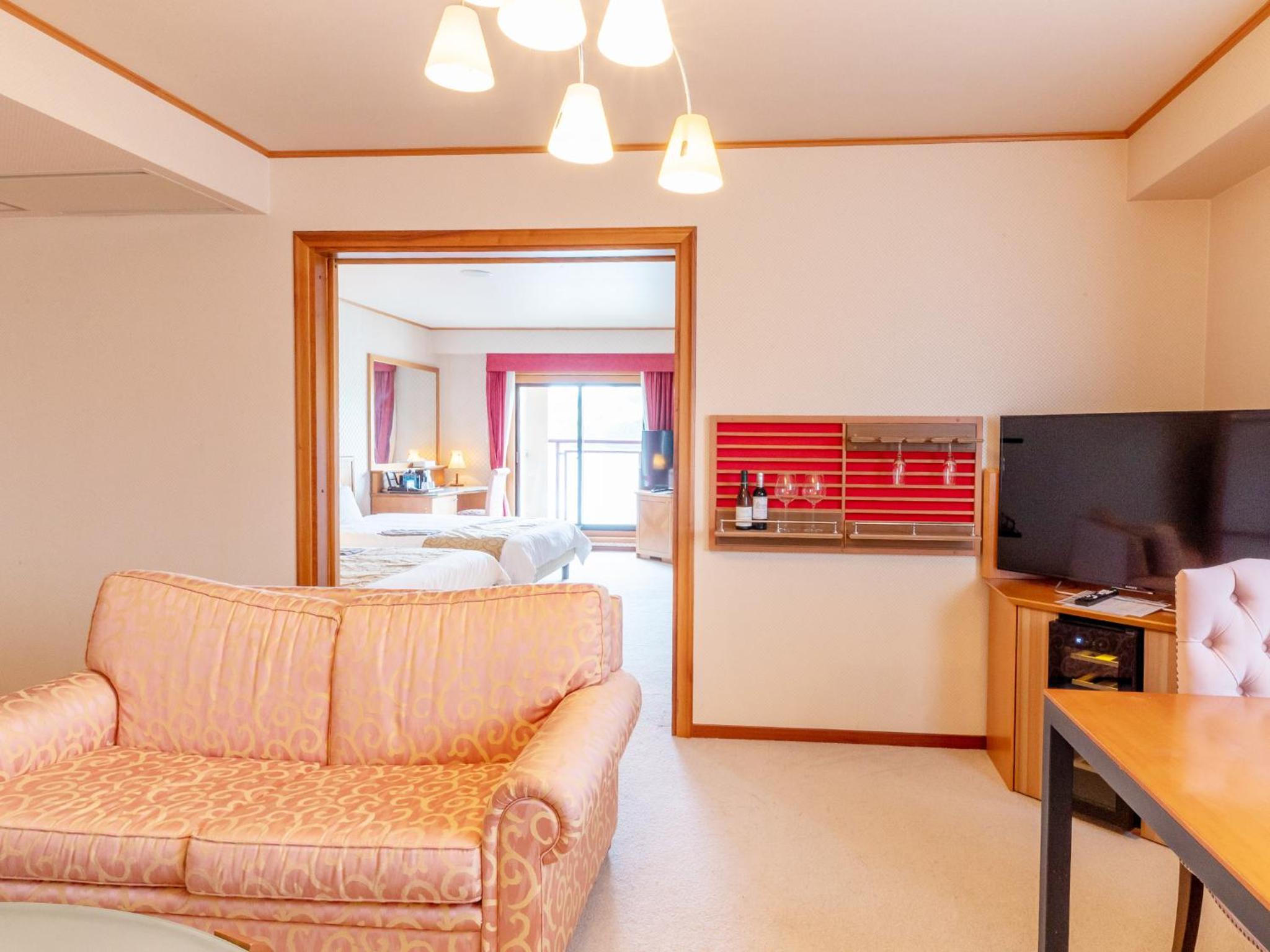 Junior Suite - Non-Smoking - Photo 8