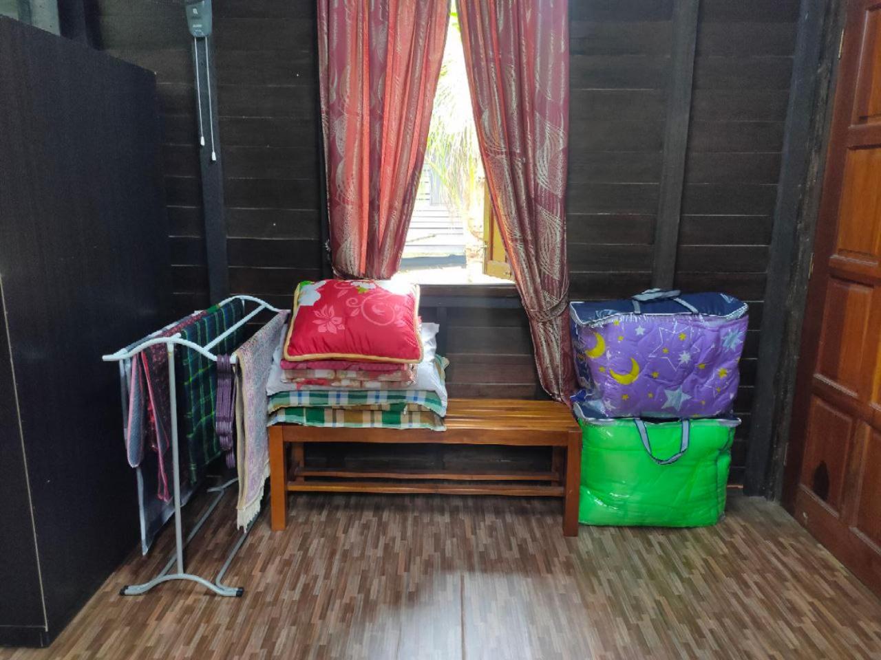 Family Room With Garden View photo 2