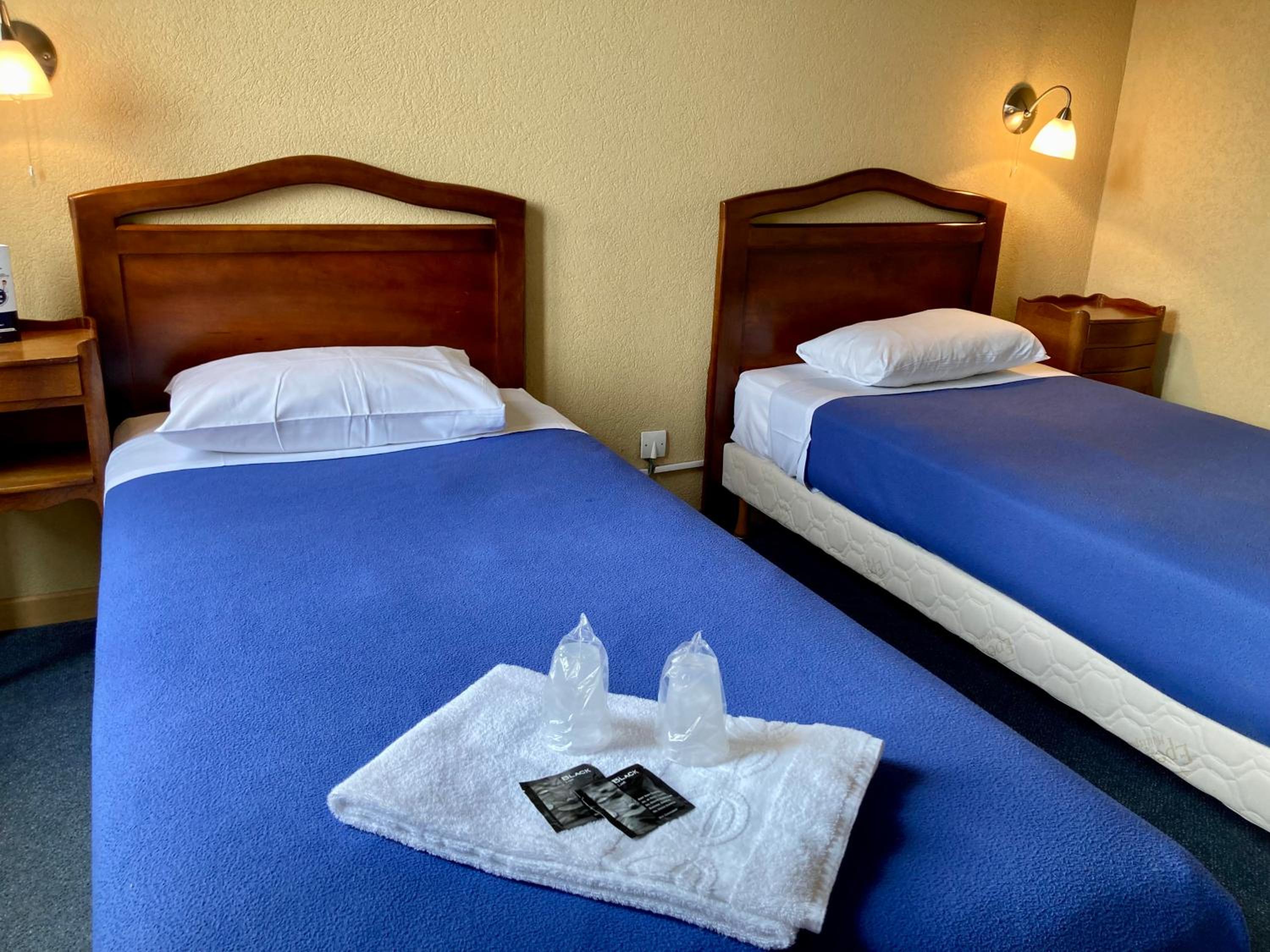 Twin Room - Photo 10