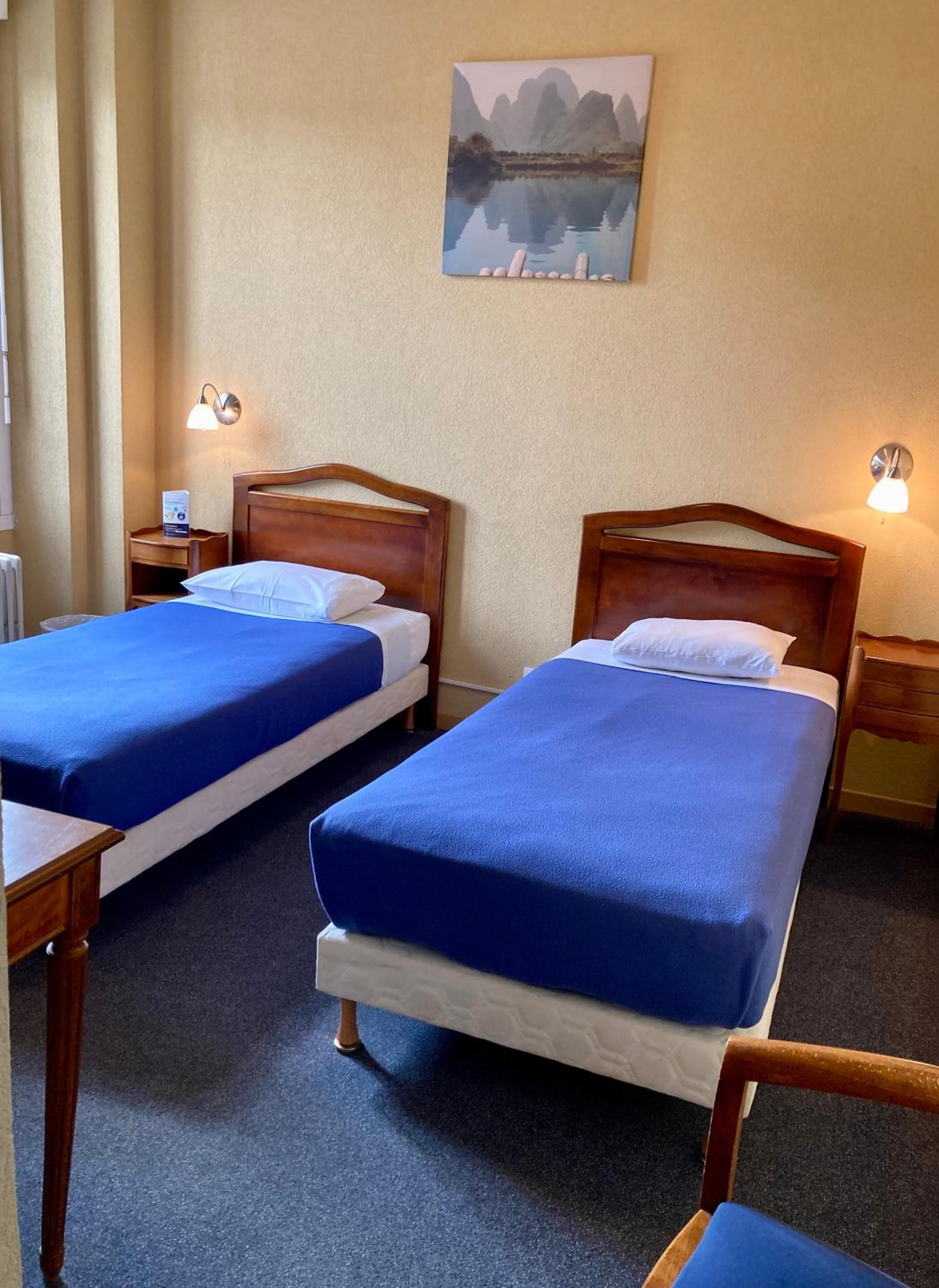 Twin Room - Photo 8
