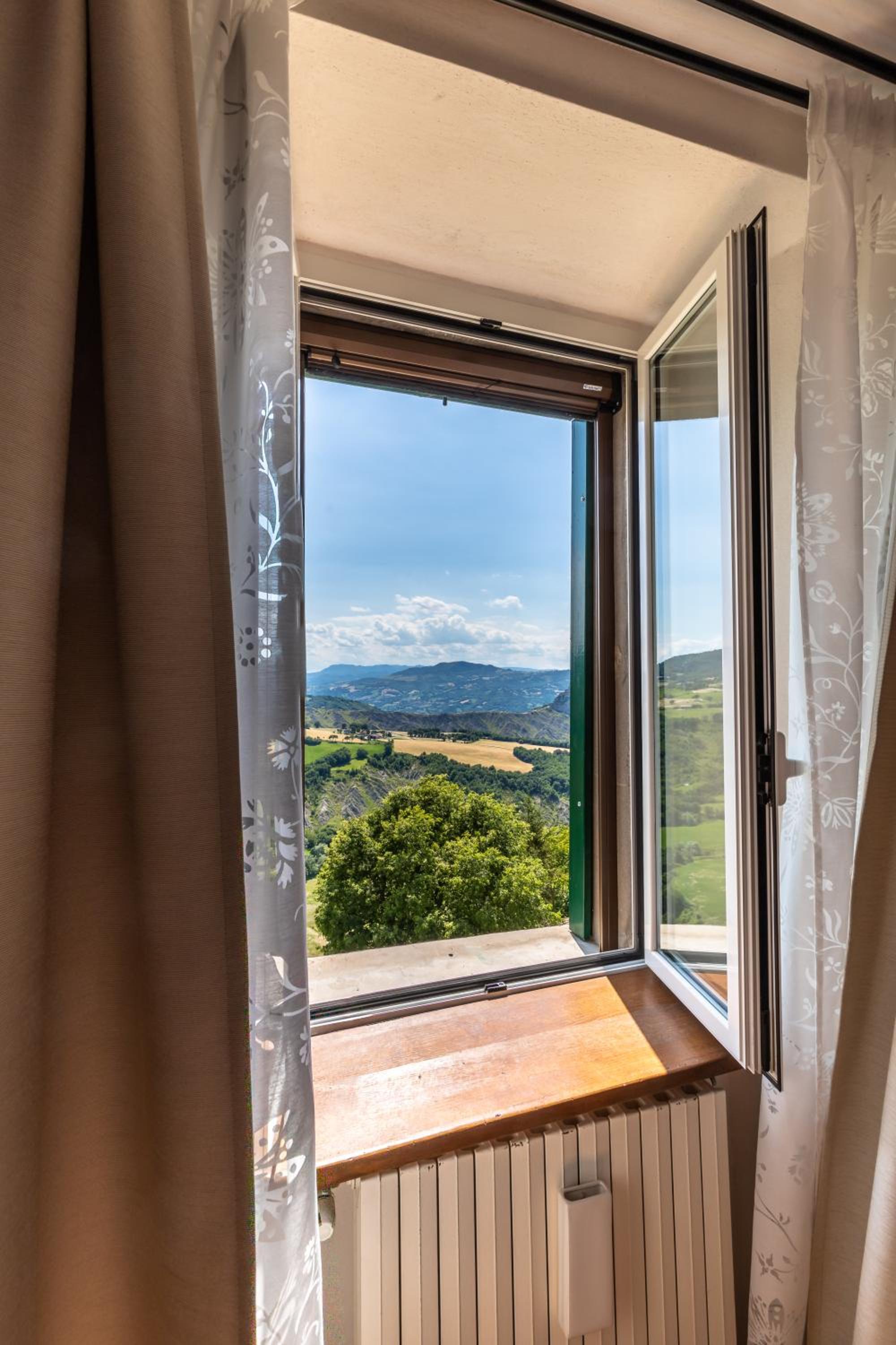 Double or Twin Room with View - Photo 3