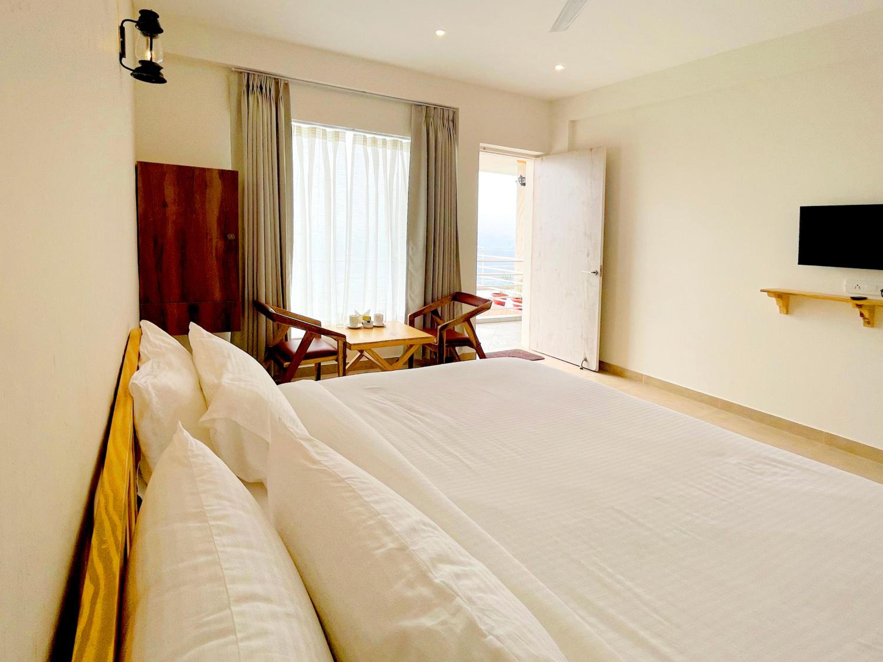 King Room with Mountain View photo 2