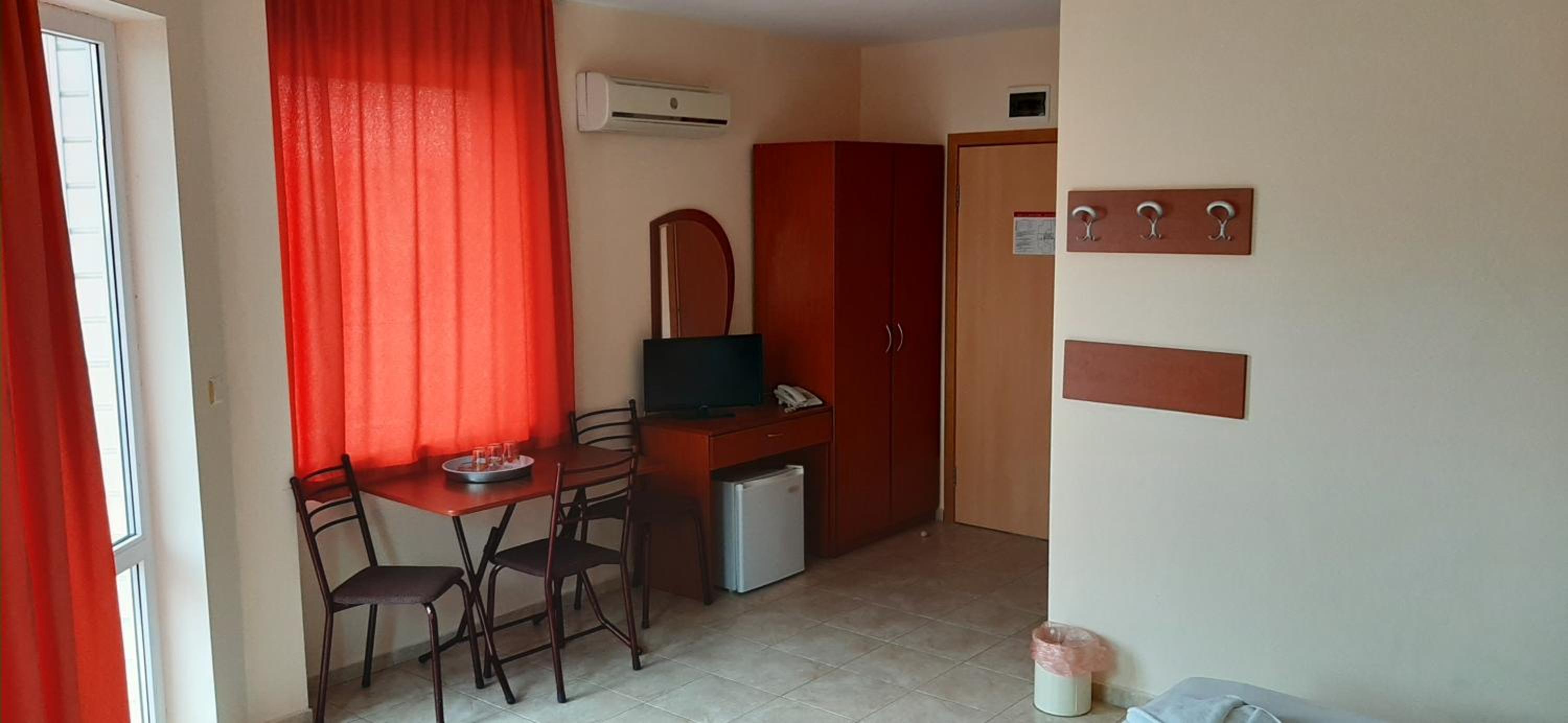 Family Room with Balcony photo 3