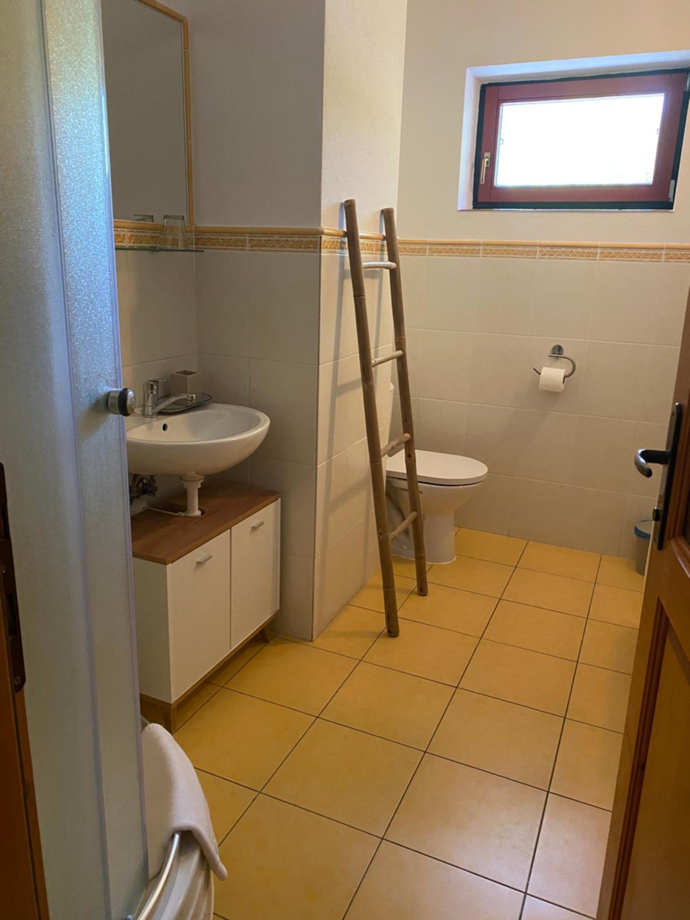 Standard Quadruple Room - Photo 13