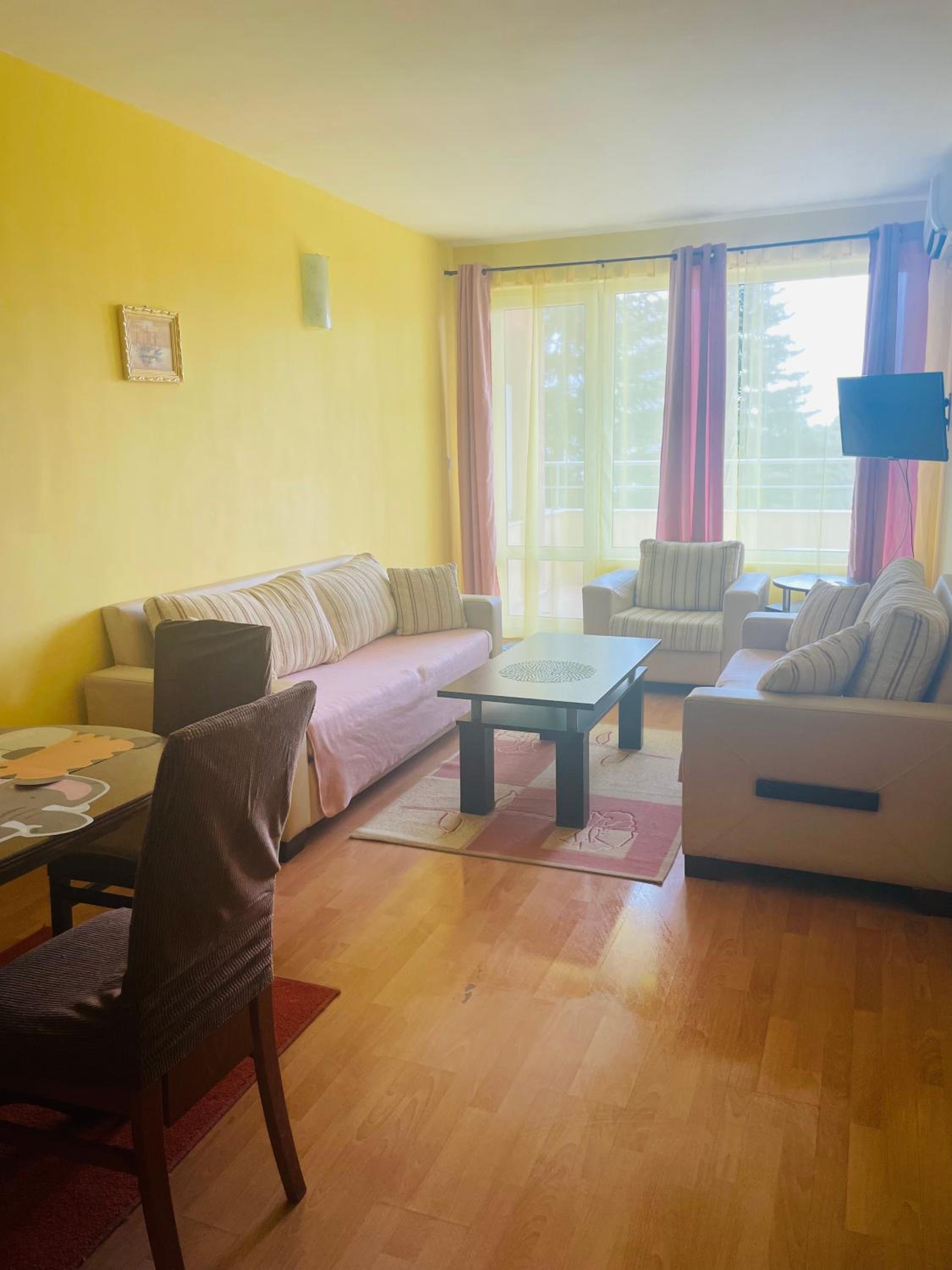 One-Bedroom Apartment photo 1