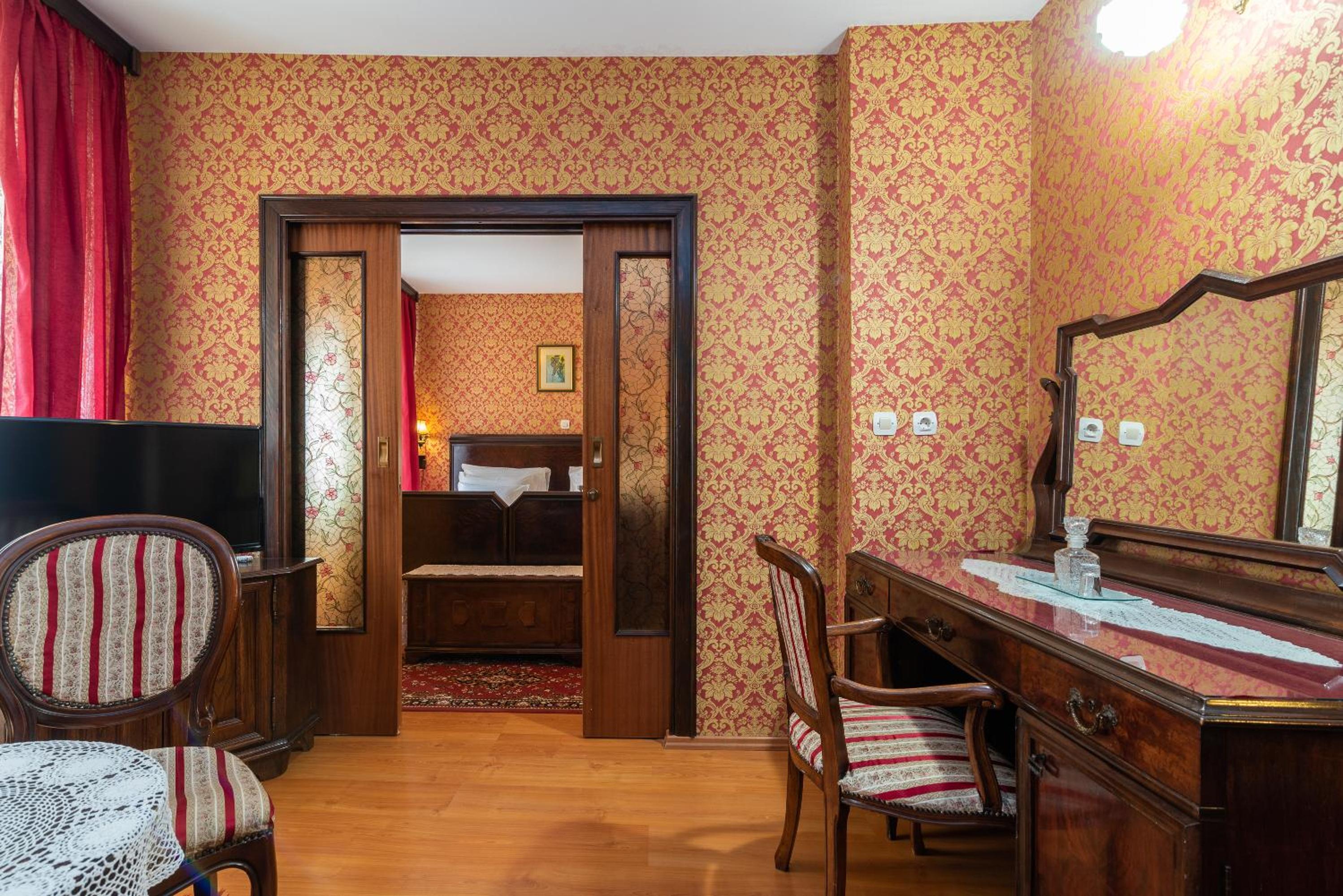 One-Bedroom Suite photo 2